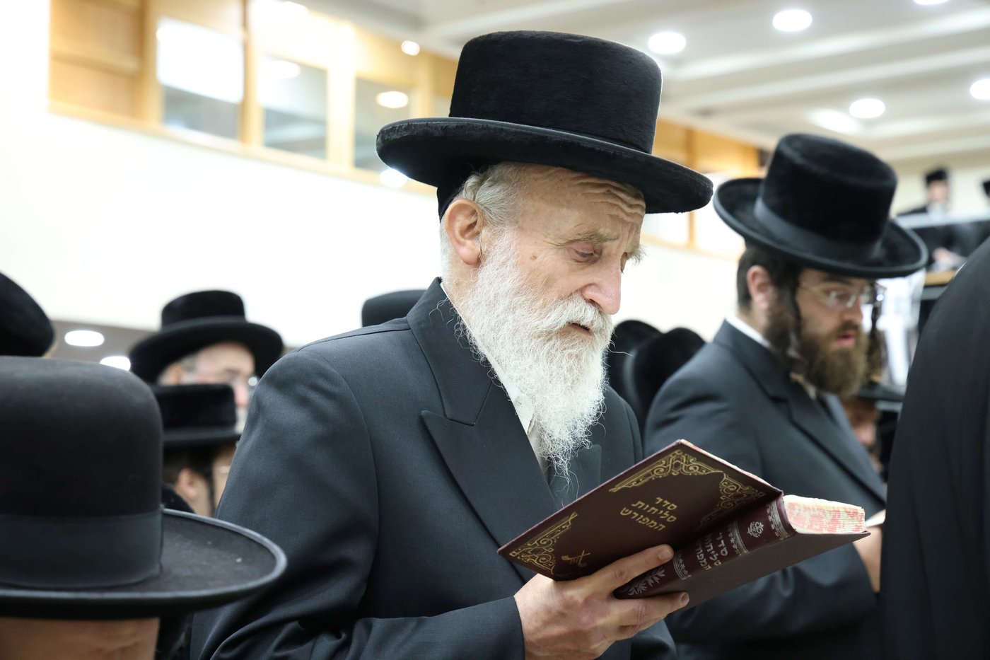 סליחות ראשונות בחצה"ק ערלוי