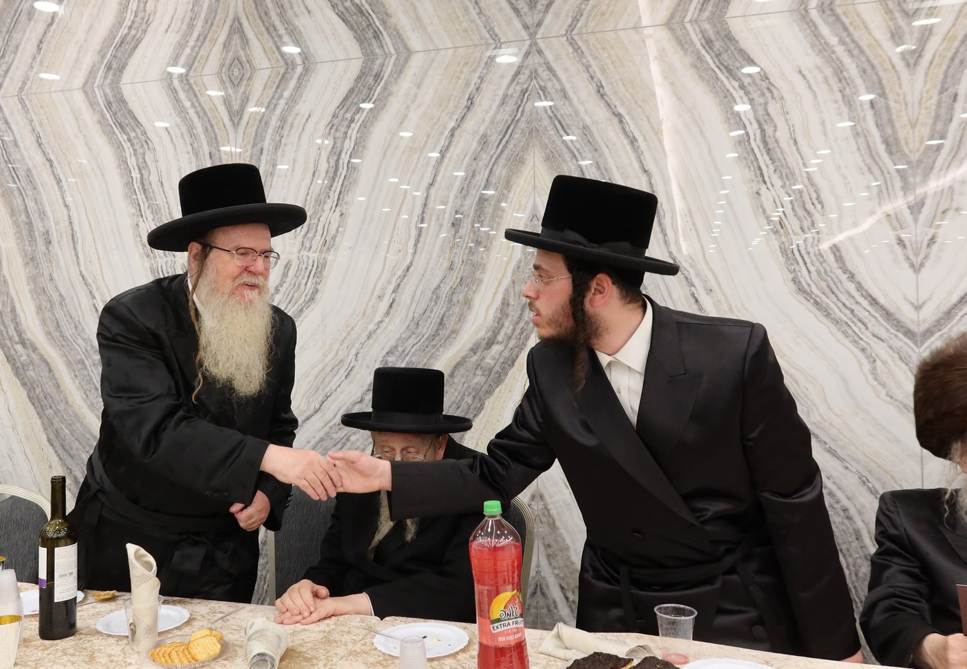 שמחת אירוסי בת הגה"צ גאב"ד זוועהיל