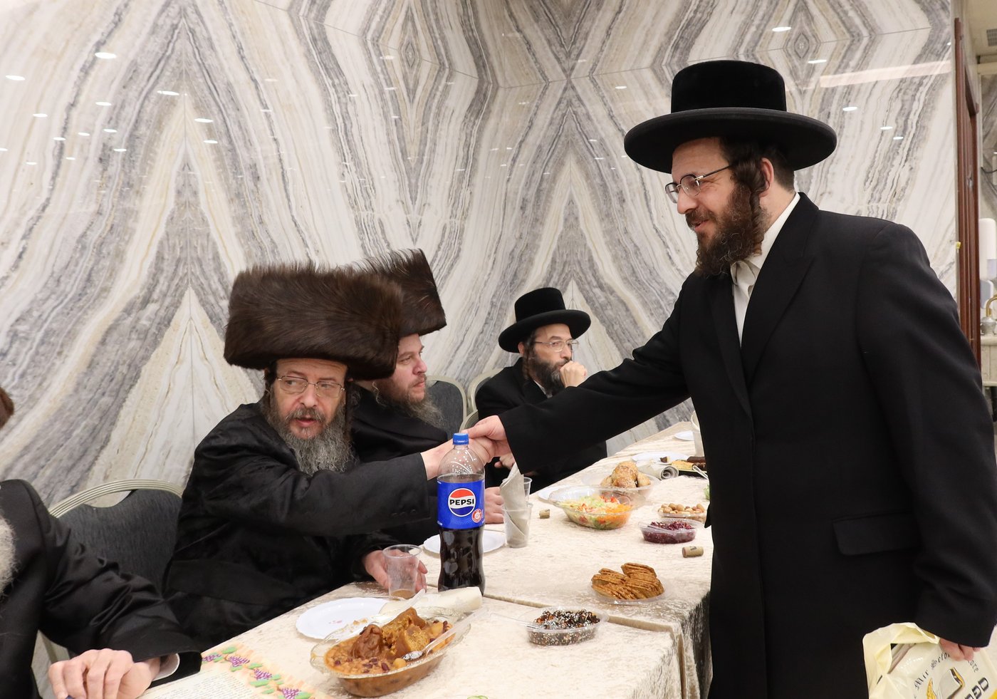 שמחת אירוסי בת הגה"צ גאב"ד זוועהיל