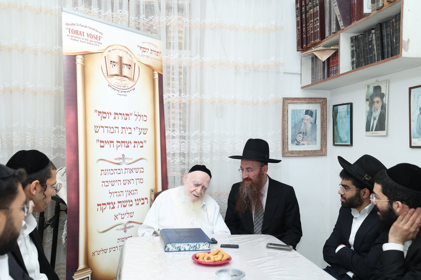 אברכי כולל 'תורת יוסף' בבתי גדולי ישראל 