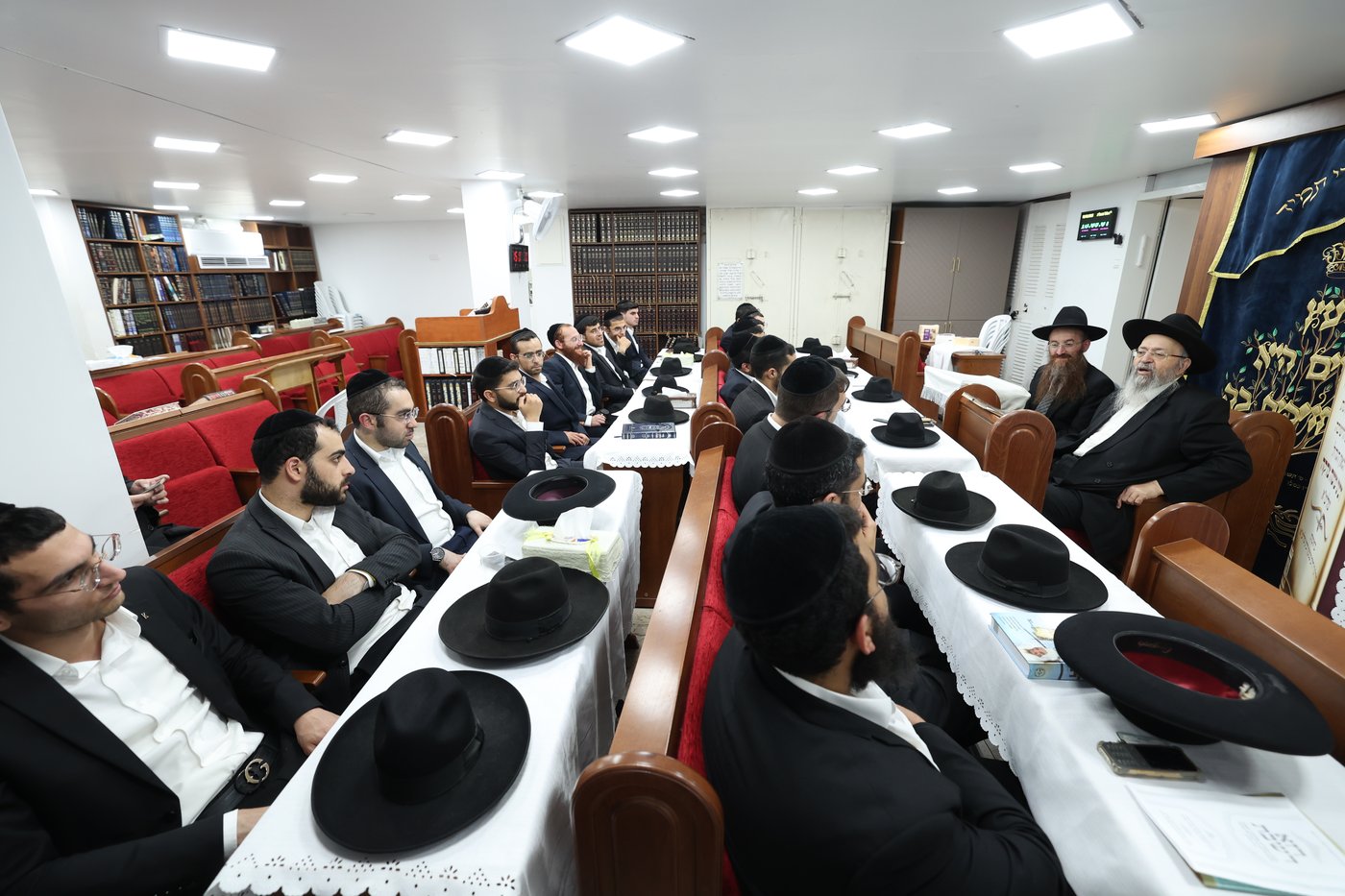 אברכי כולל 'תורת יוסף' בבתי גדולי ישראל 