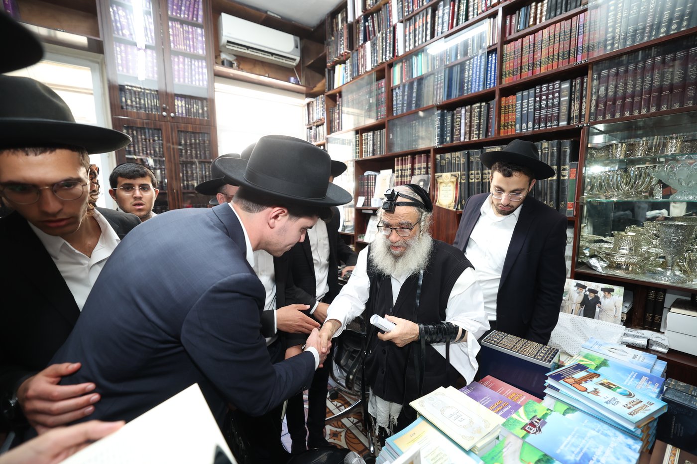 אברכי כולל 'תורת יוסף' בבתי גדולי ישראל 