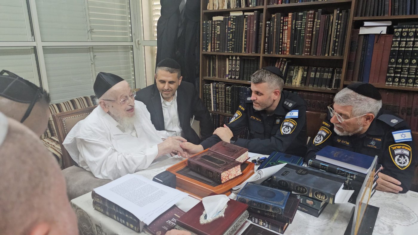 מפקדי המשטרה של מרחב דן בביקור במעונם של גדולי ישראל