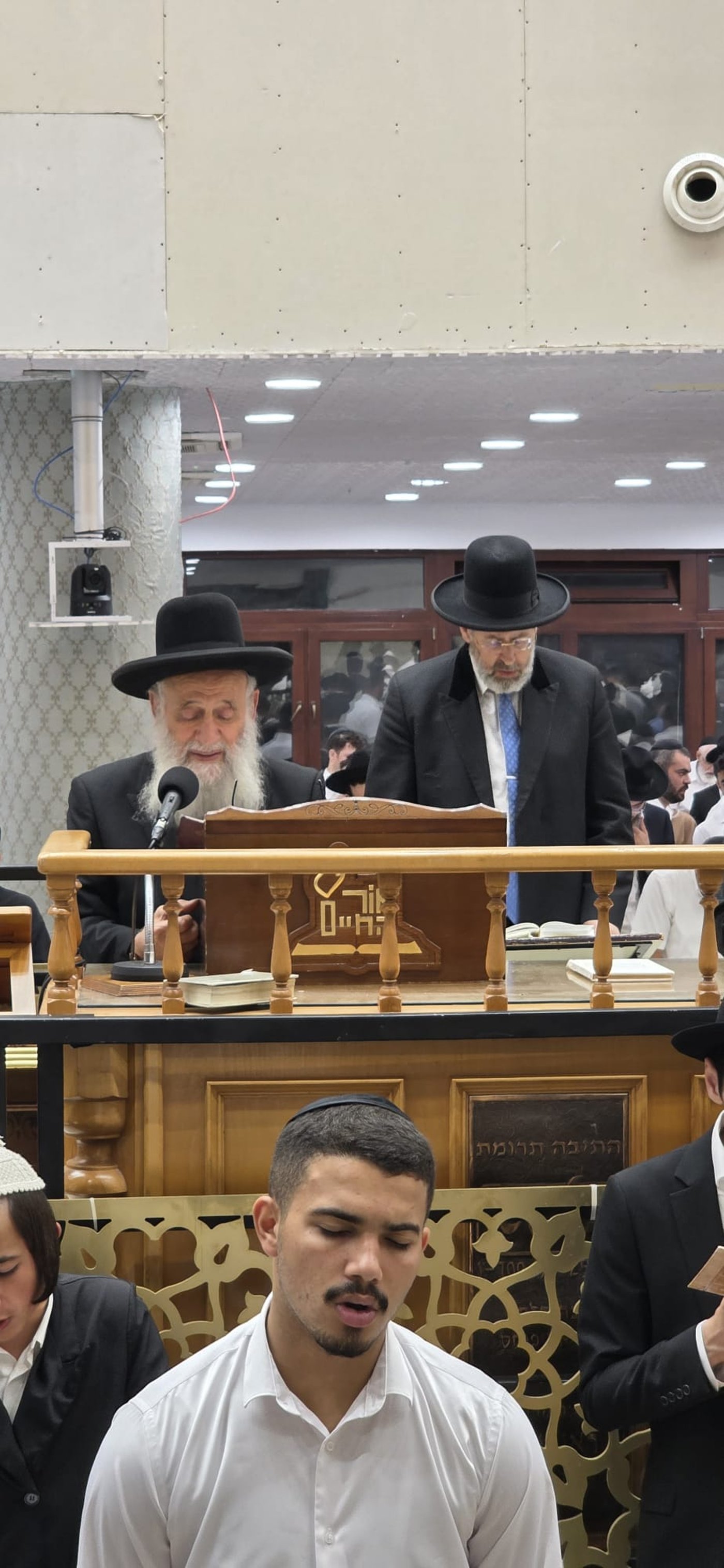 הגר"ד לאו בסליחות אצל הגר"ר אלבז 