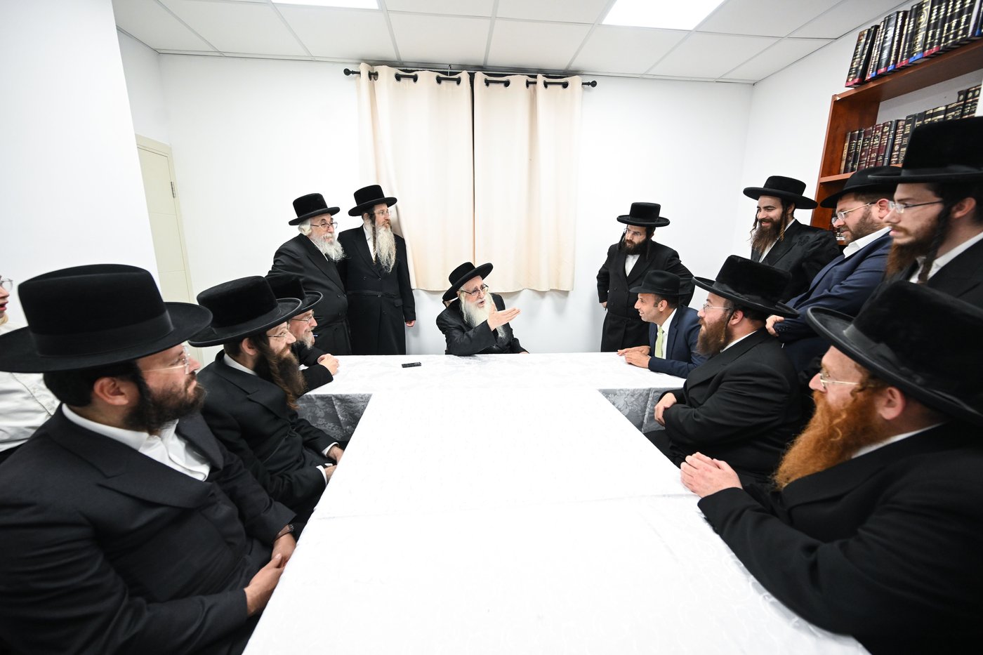 האדמו"ר מצאנז בקבלת קהל לקראת ימי הרחמים והסליחות