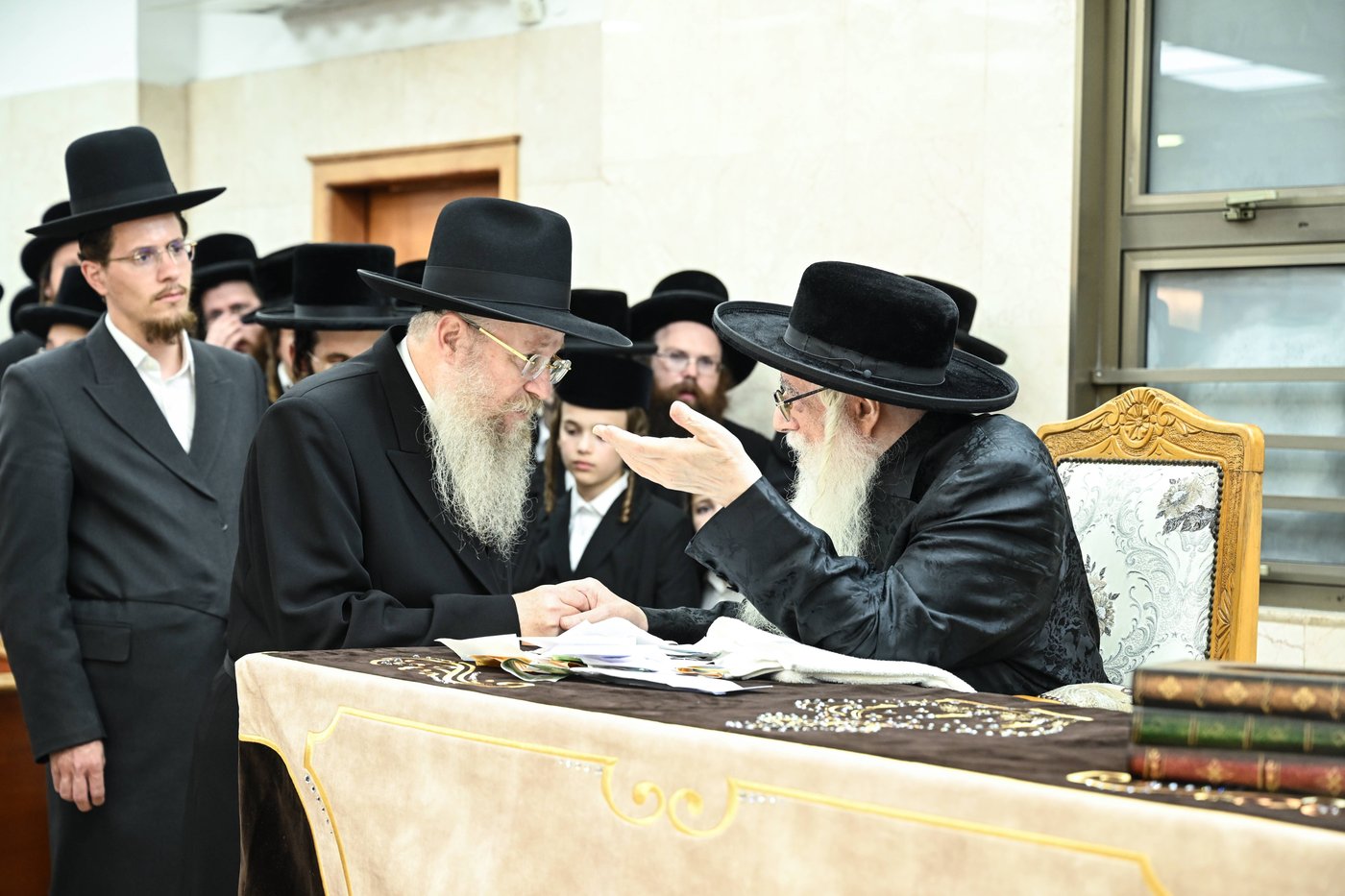 האדמו"ר מצאנז בקבלת קהל לקראת ימי הרחמים והסליחות