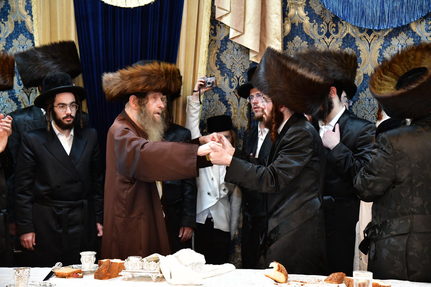שמחת נישואי בן אב"ד מירון עם נכדת האדמו"ר מלעלוב ניקלשבורג