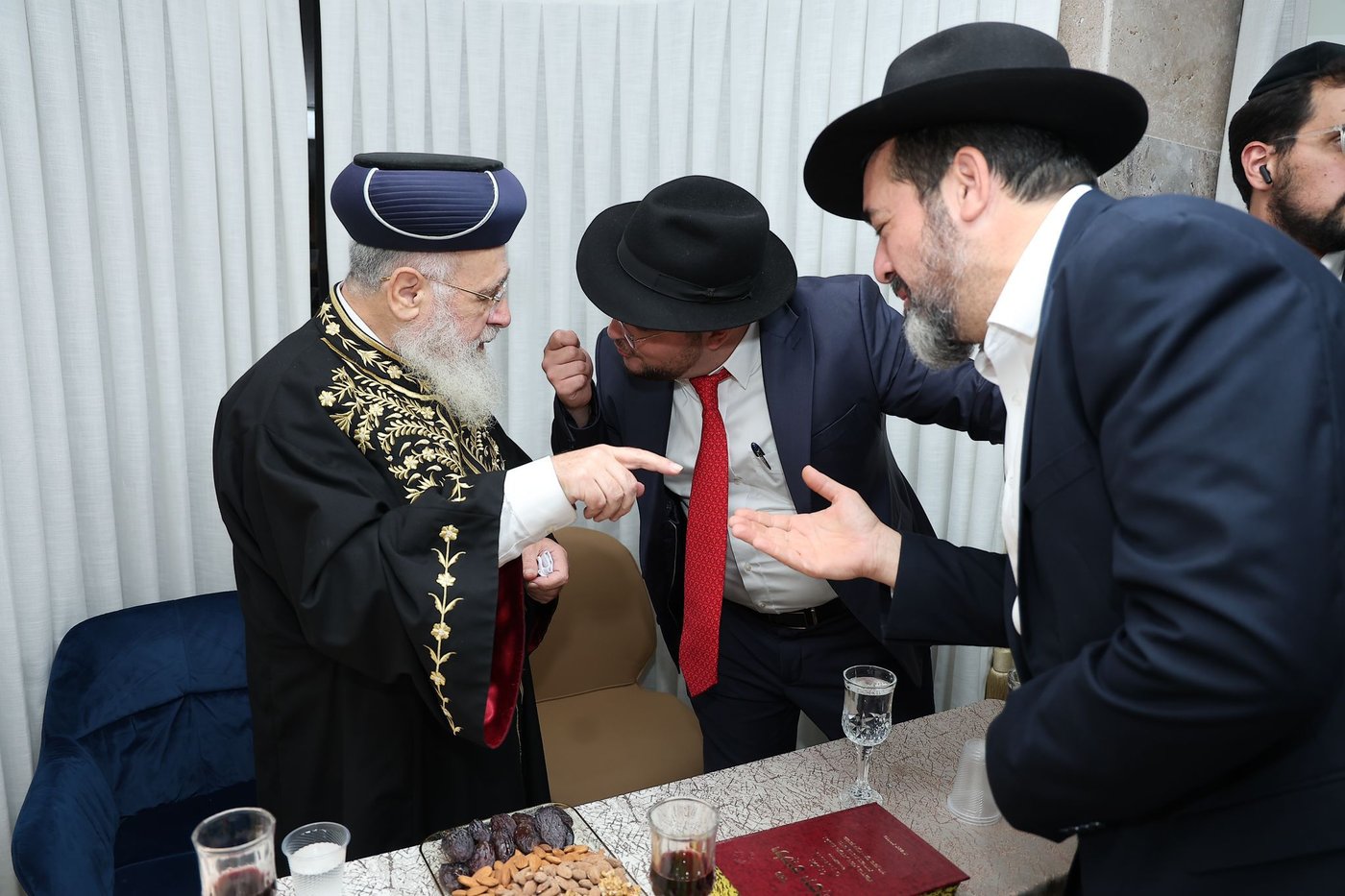 הראשל"צ הגר"י יוסף בחנוכת הבית בהיכל מרן