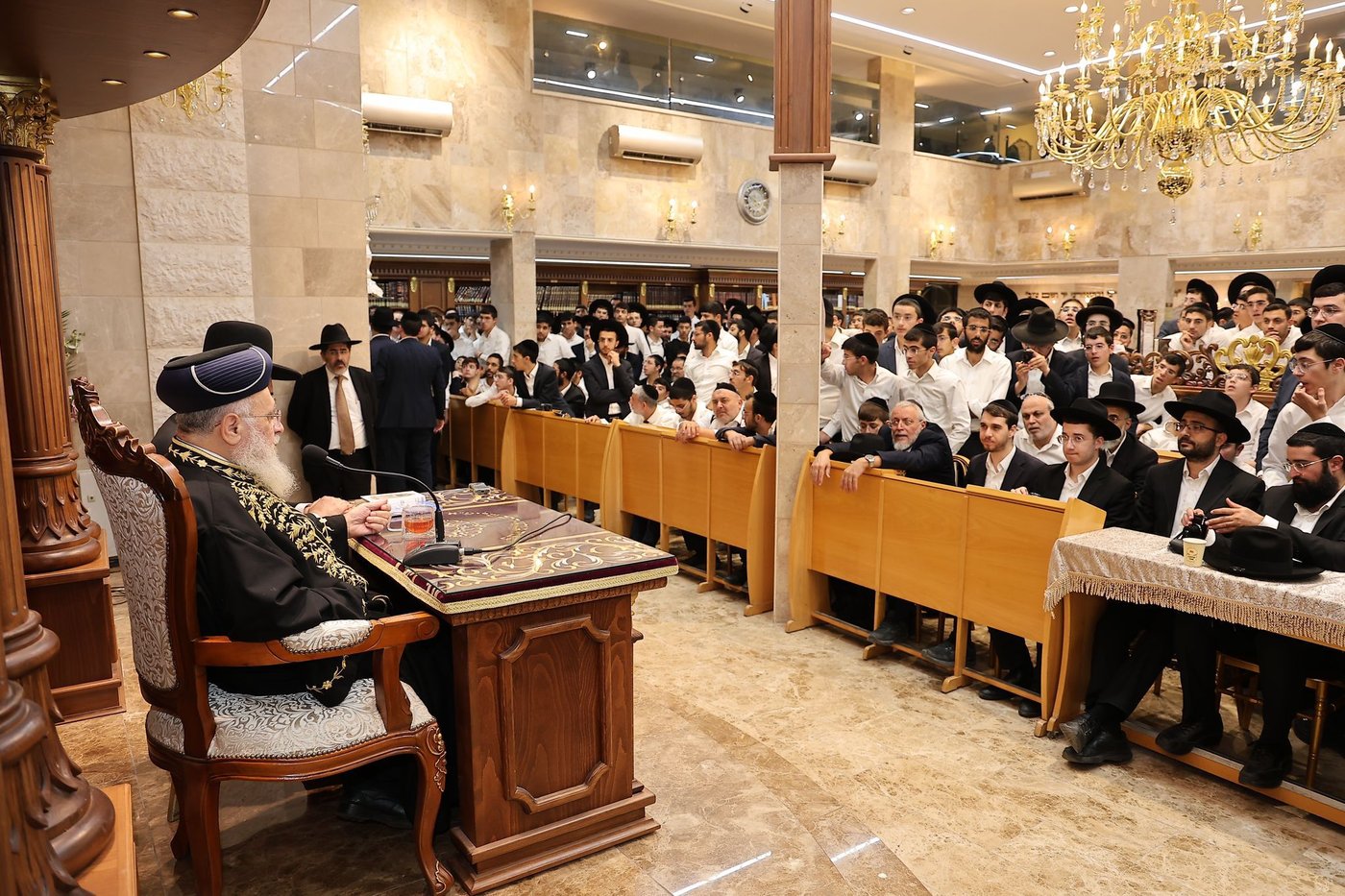 הראשל"צ הגר"י יוסף בחנוכת הבית בהיכל מרן