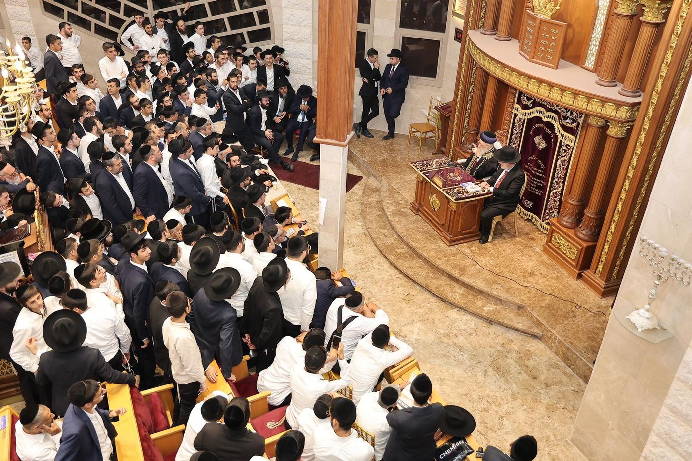 הראשל"צ הגר"י יוסף בחנוכת הבית בהיכל מרן