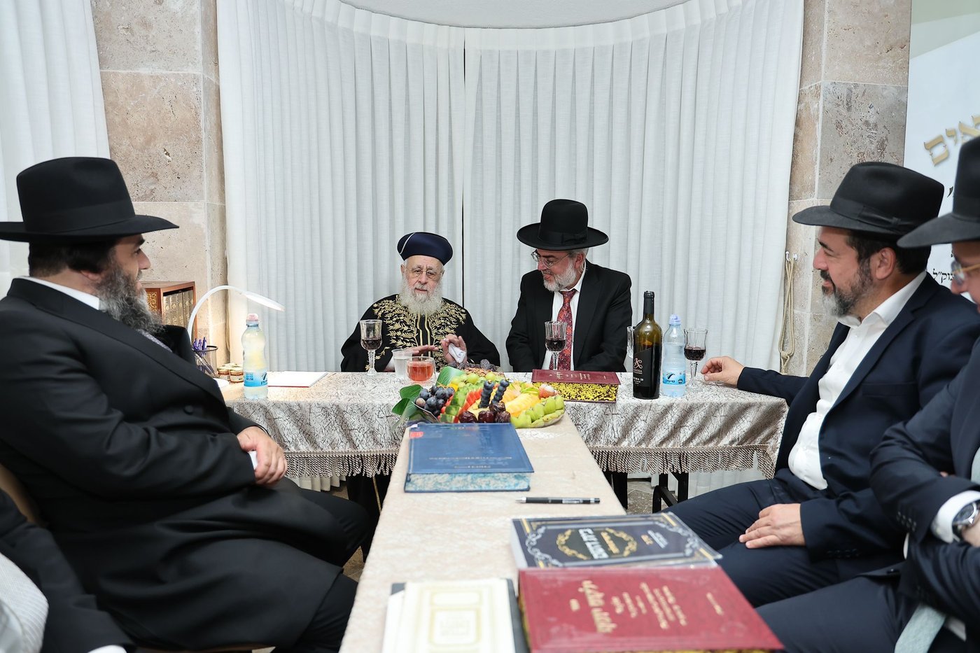 הראשל"צ הגר"י יוסף בחנוכת הבית בהיכל מרן