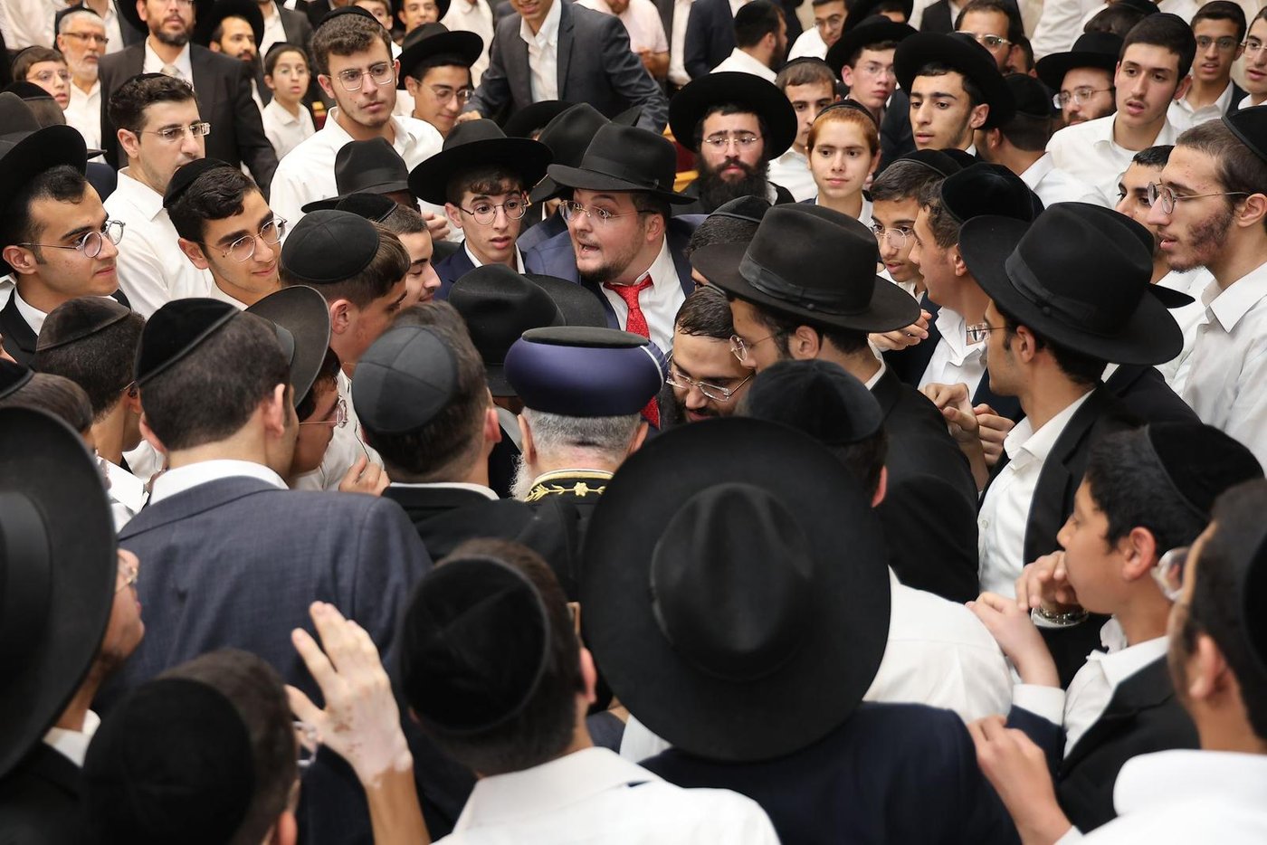 הראשל"צ הגר"י יוסף בחנוכת הבית בהיכל מרן