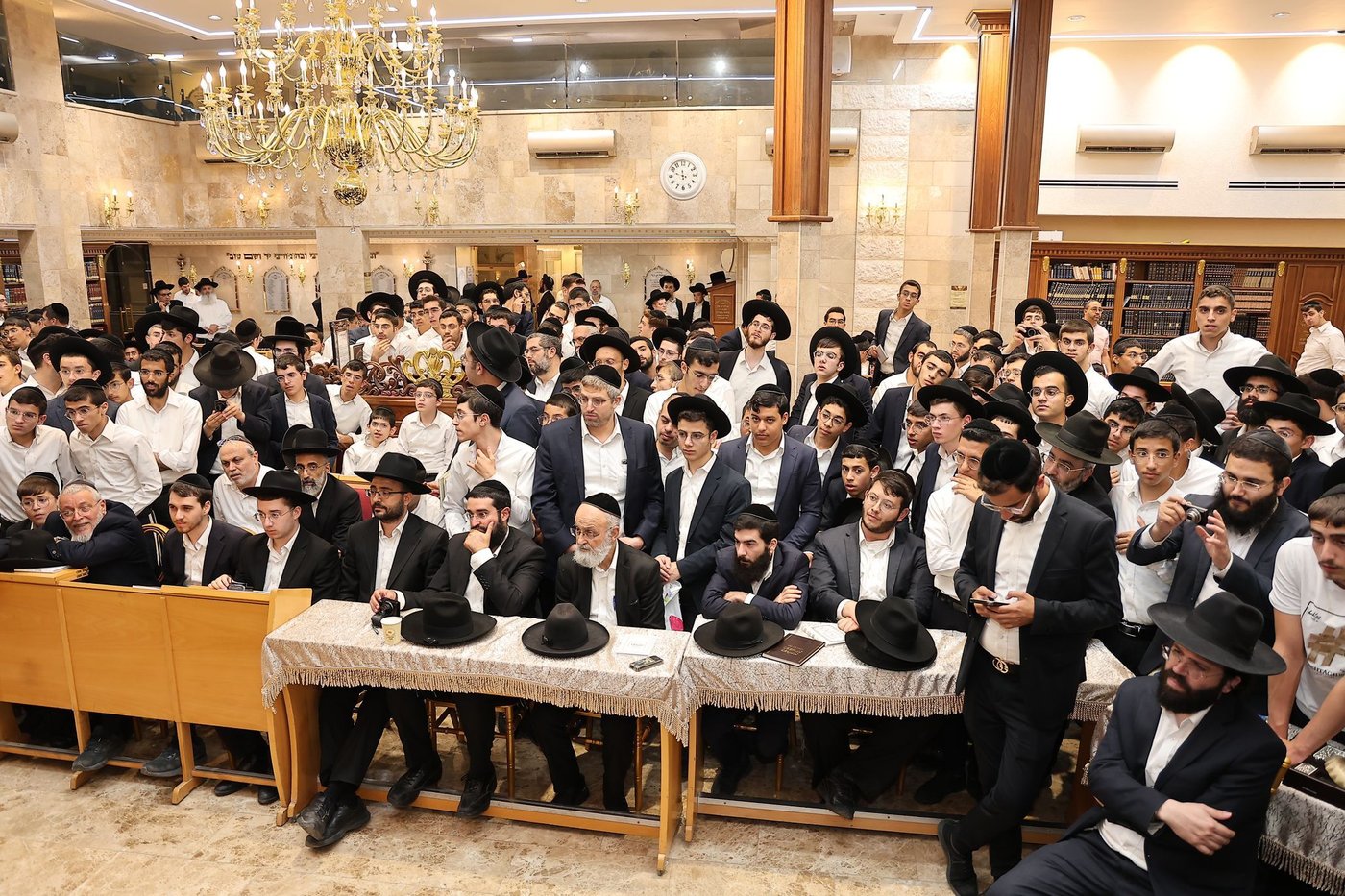 הראשל"צ הגר"י יוסף בחנוכת הבית בהיכל מרן