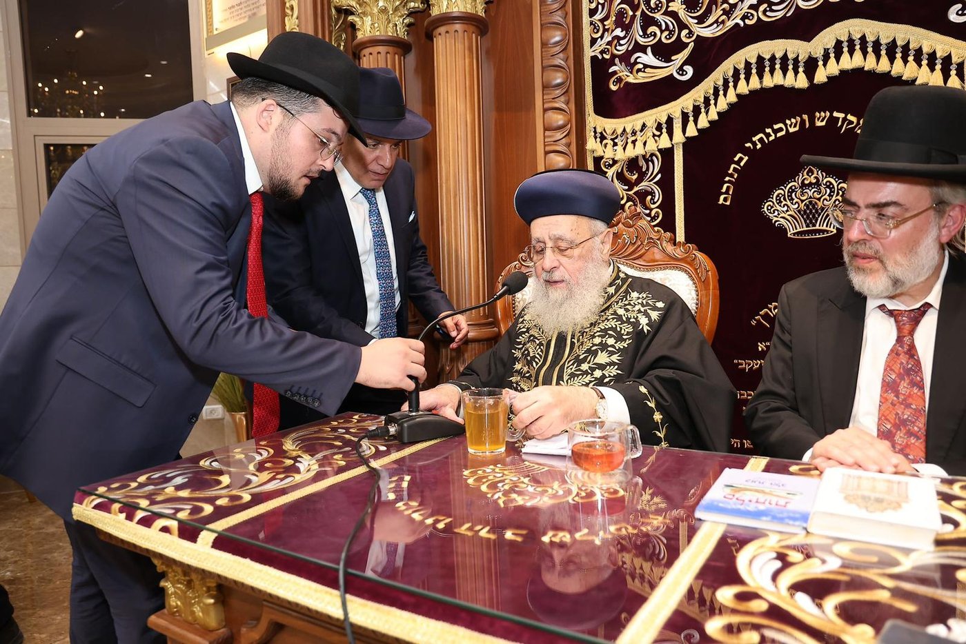 הראשל"צ הגר"י יוסף בחנוכת הבית בהיכל מרן