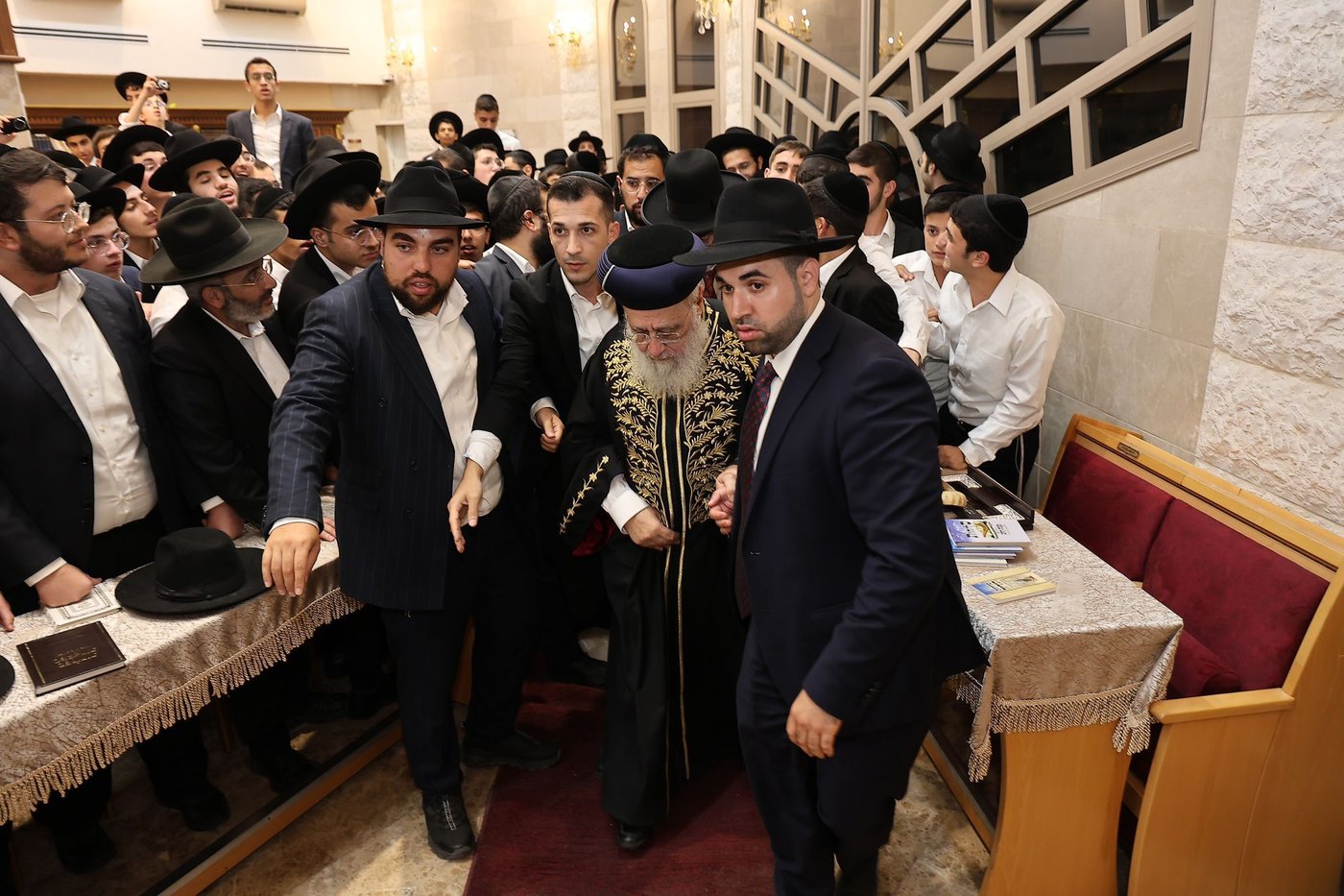 הראשל"צ הגר"י יוסף בחנוכת הבית בהיכל מרן