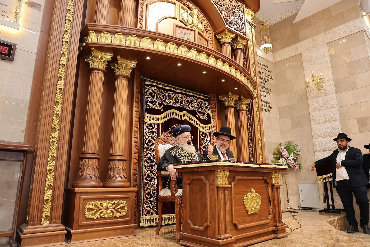 הראשל"צ הגר"י יוסף בחנוכת הבית בהיכל מרן