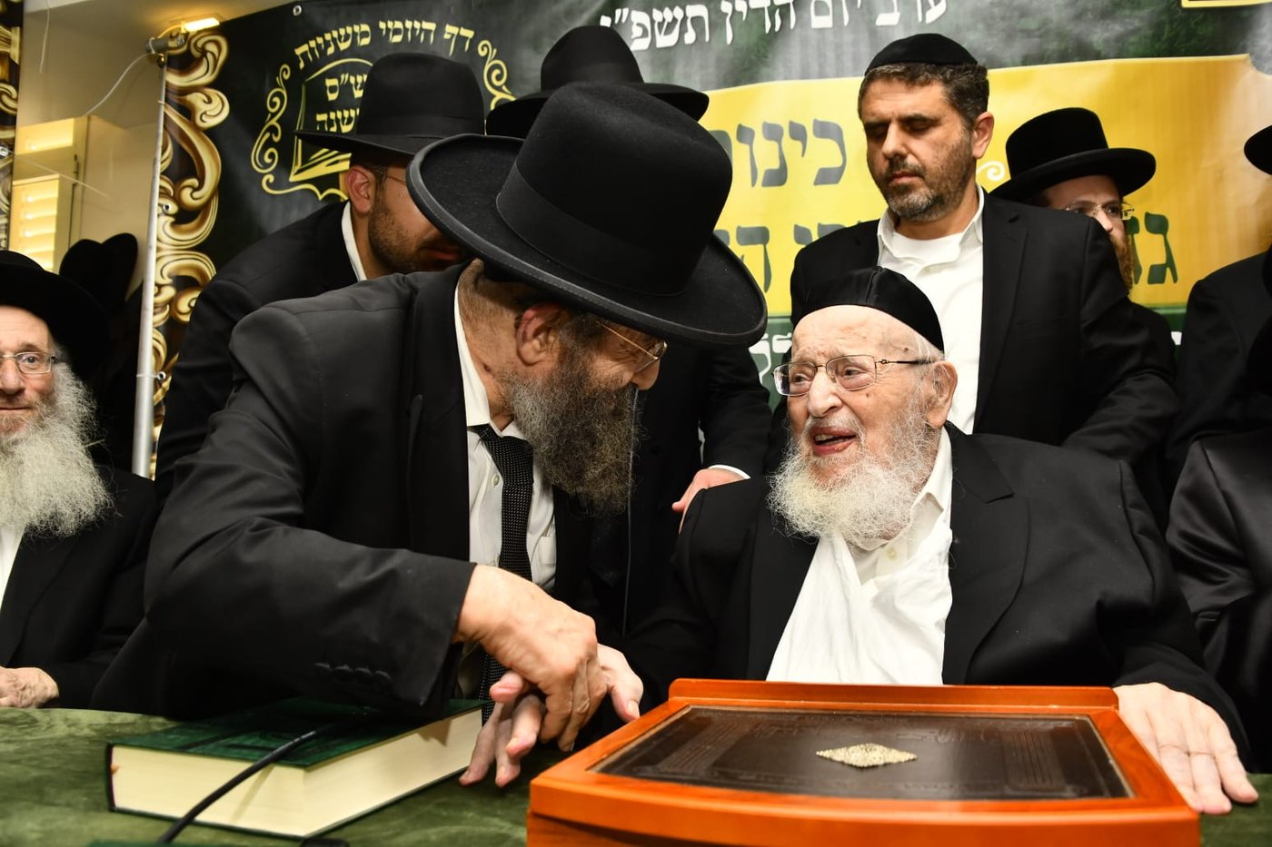 הגר"מ בן שמעון אצל הגרמ"צ ברגמן בכינוס רבנים במעונו
