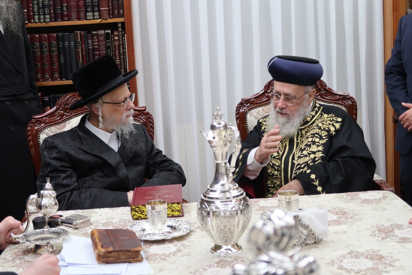 הראשל"צ הגר"י יוסף בביקור אצל האדמו"ר מסערט ויז'ניץ