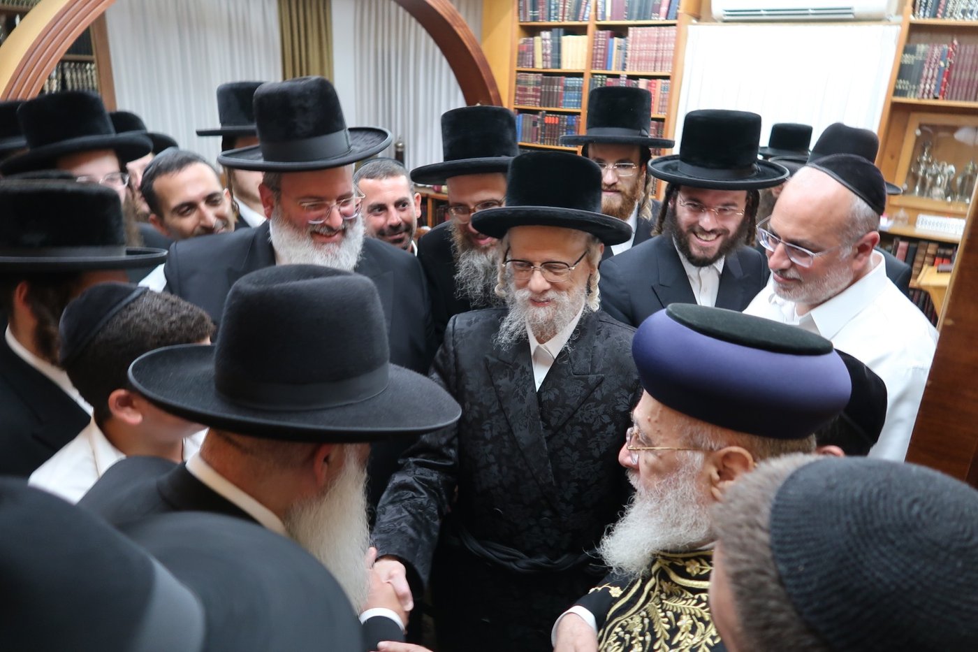 הראשל"צ הגר"י יוסף בביקור אצל האדמו"ר מסערט ויז'ניץ