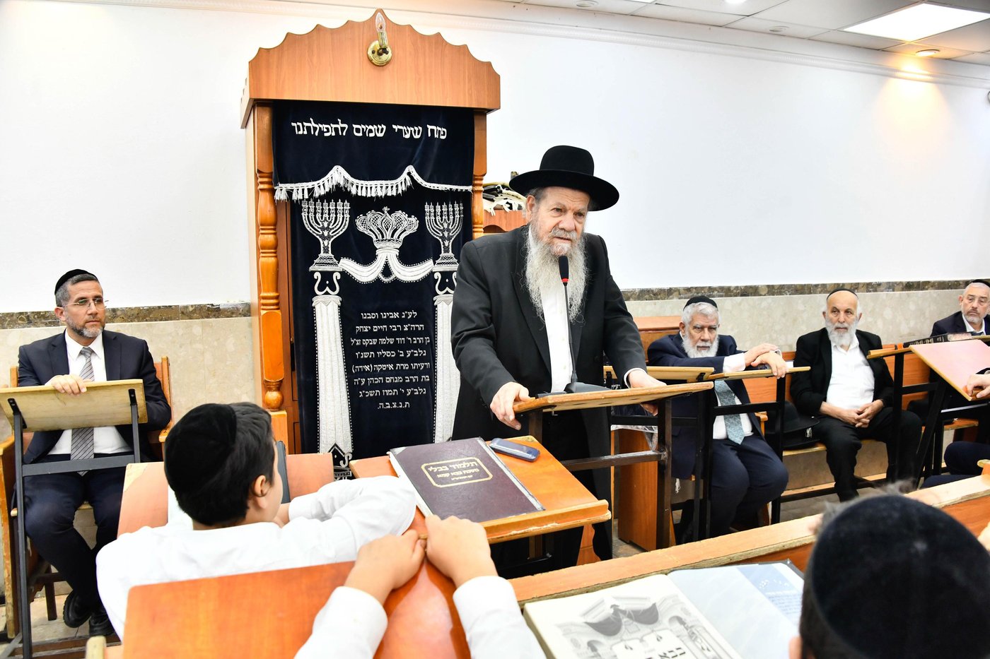 הגרמ"ש אדלשטיין בשיחה בשיח יצחק