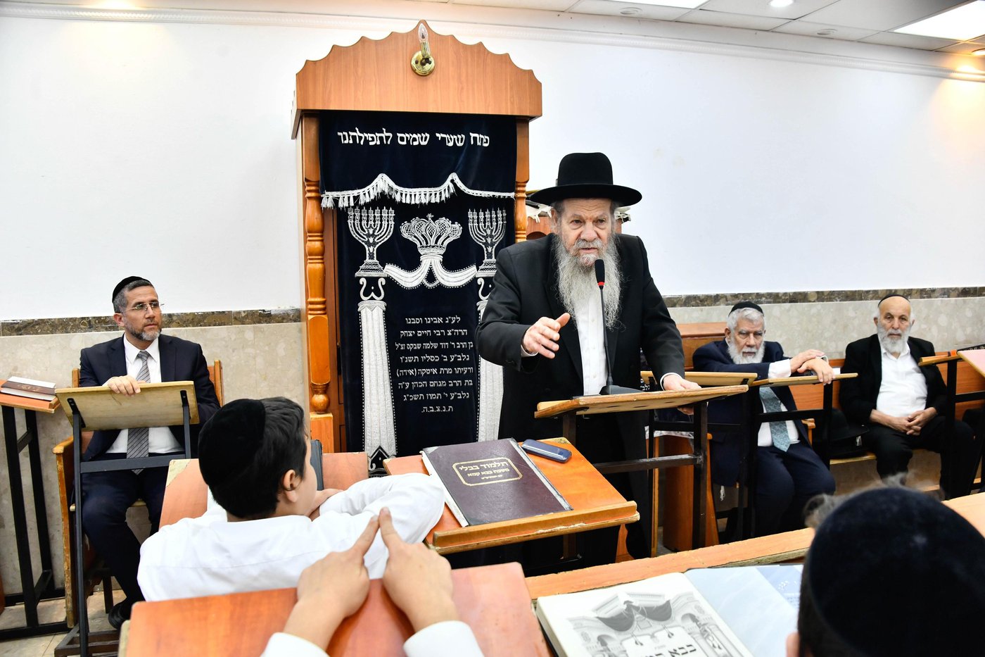 הגרמ"ש אדלשטיין בשיחה בשיח יצחק