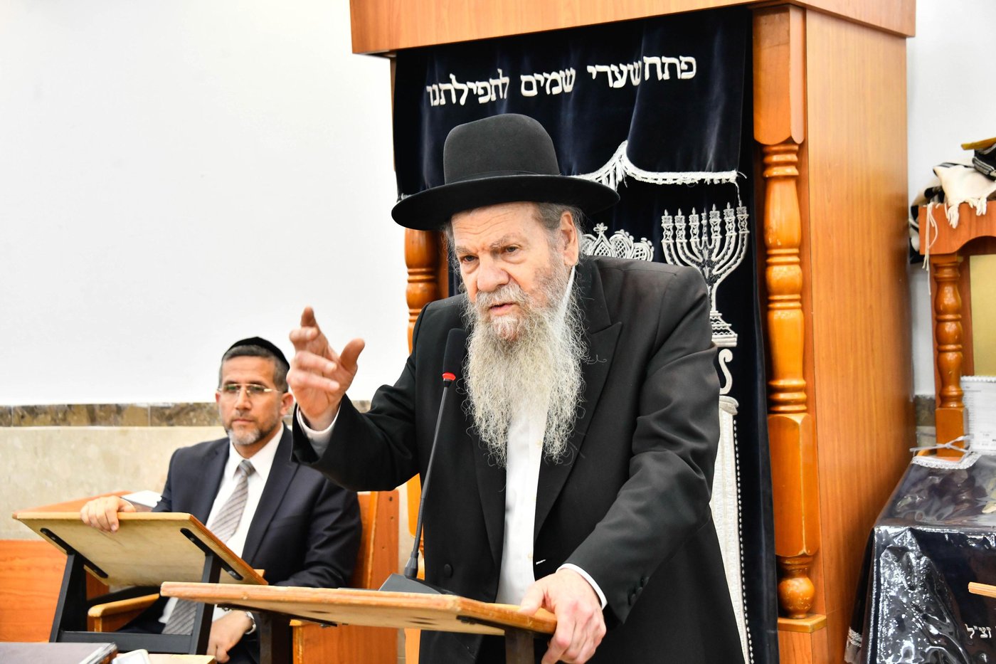 הגרמ"ש אדלשטיין בשיחה בשיח יצחק