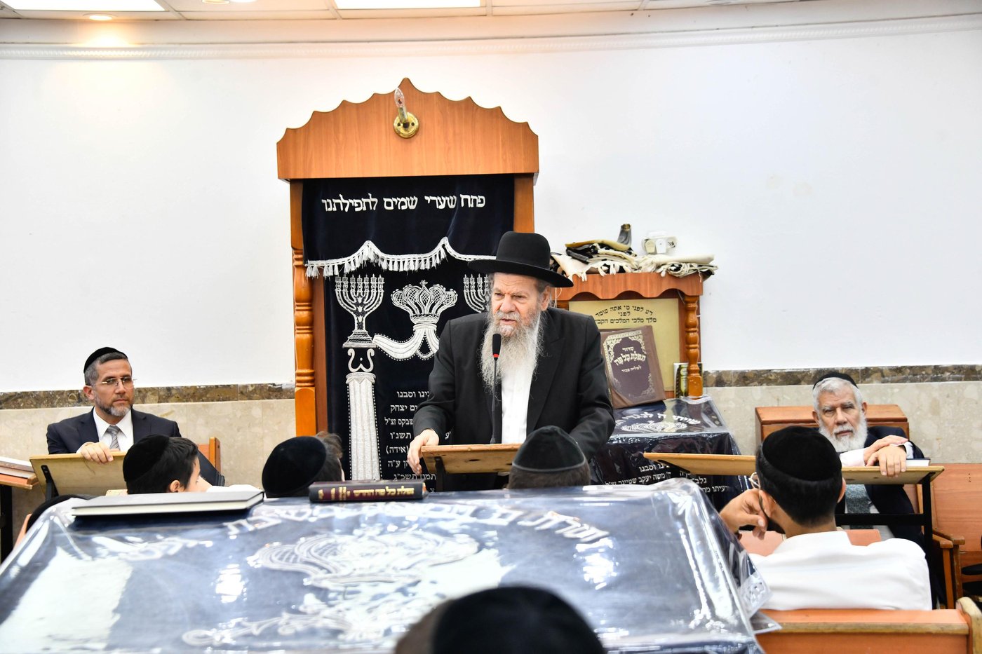 הגרמ"ש אדלשטיין בשיחה בשיח יצחק