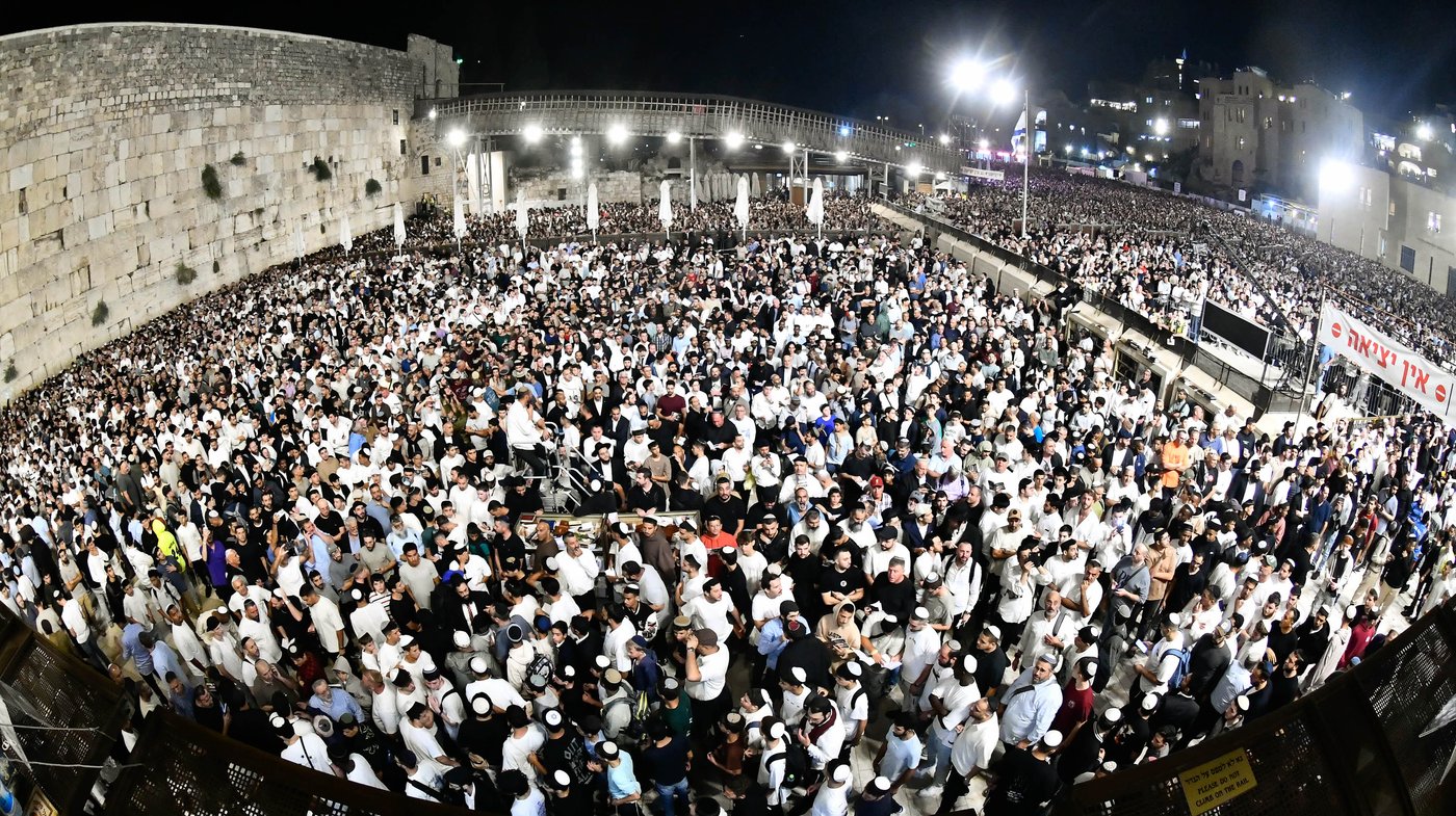 סליחות ליל שישי ברחבת הכותל המערבי