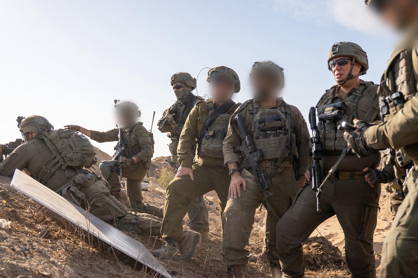 שישובו בשלום: חיילי צה"ל מכינים את הטנקים - רגע לפני הכניסה לעיר הטרור | תיעוד