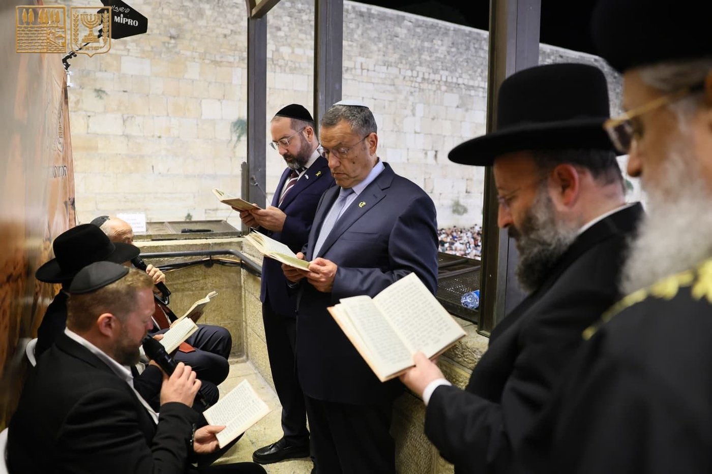 רבבות זעקו בכותל המערבי במעמד הסליחות המרכזי והתרת נדרים וקללות