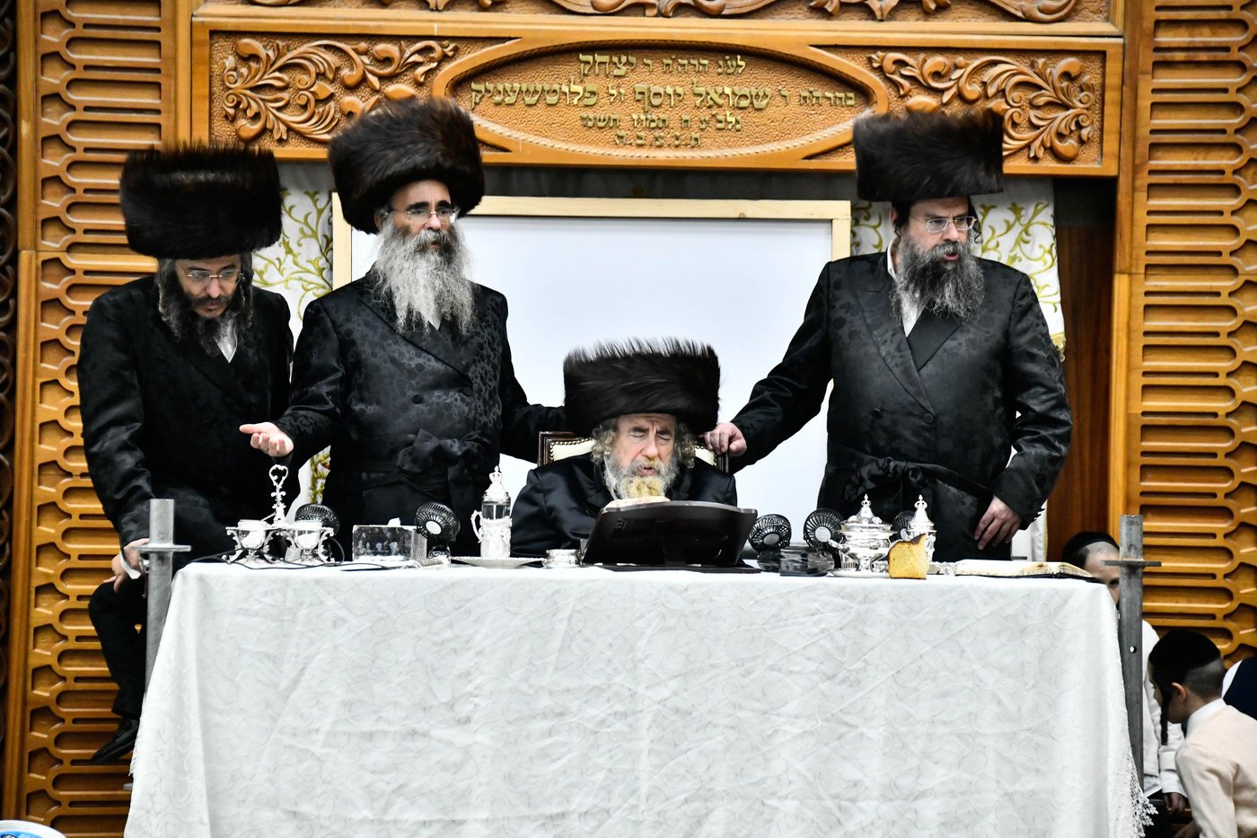 טיש נעילת החג ראש השנה בחצה"ק רחמסטריווקא