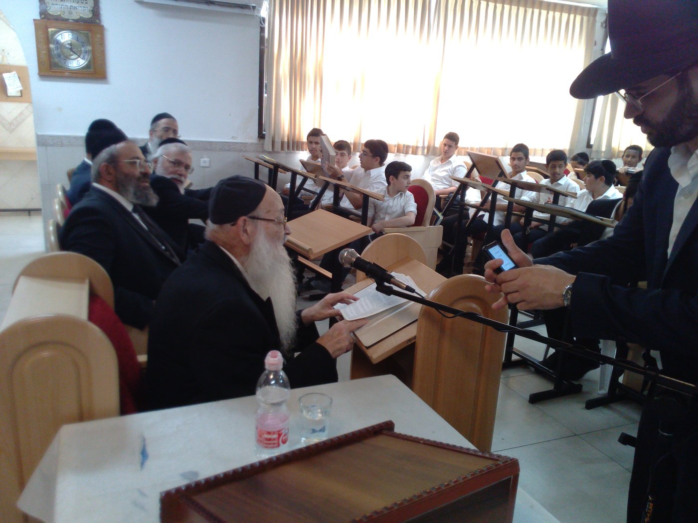 הגאון רבי משה מאיה בהיכל ישיבת 'תורה והוראה'
