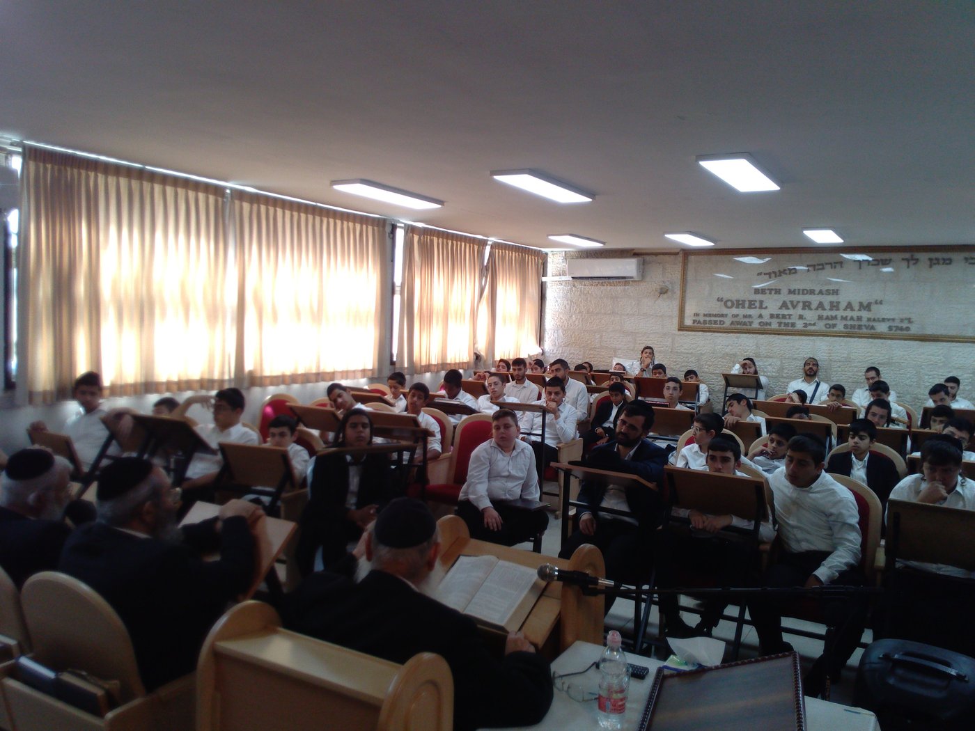 הגאון רבי משה מאיה בהיכל ישיבת 'תורה והוראה'