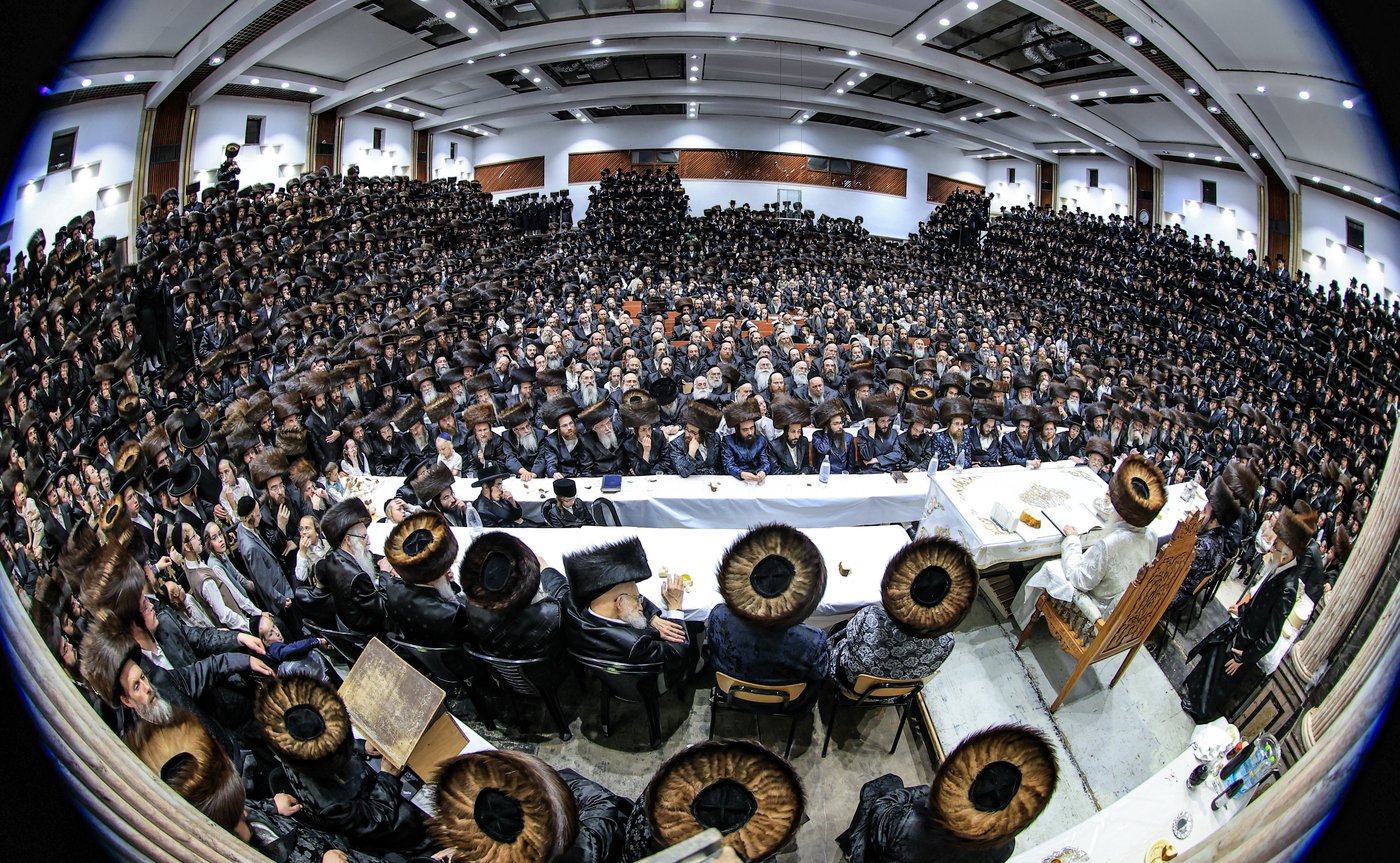 האדמו"ר מצאנז בטיש נעילת החג ר"ה