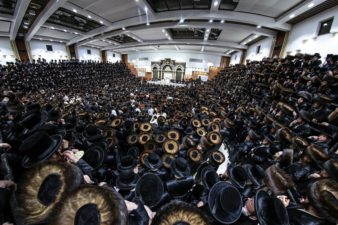 האדמו"ר מצאנז בטיש נעילת החג ר"ה