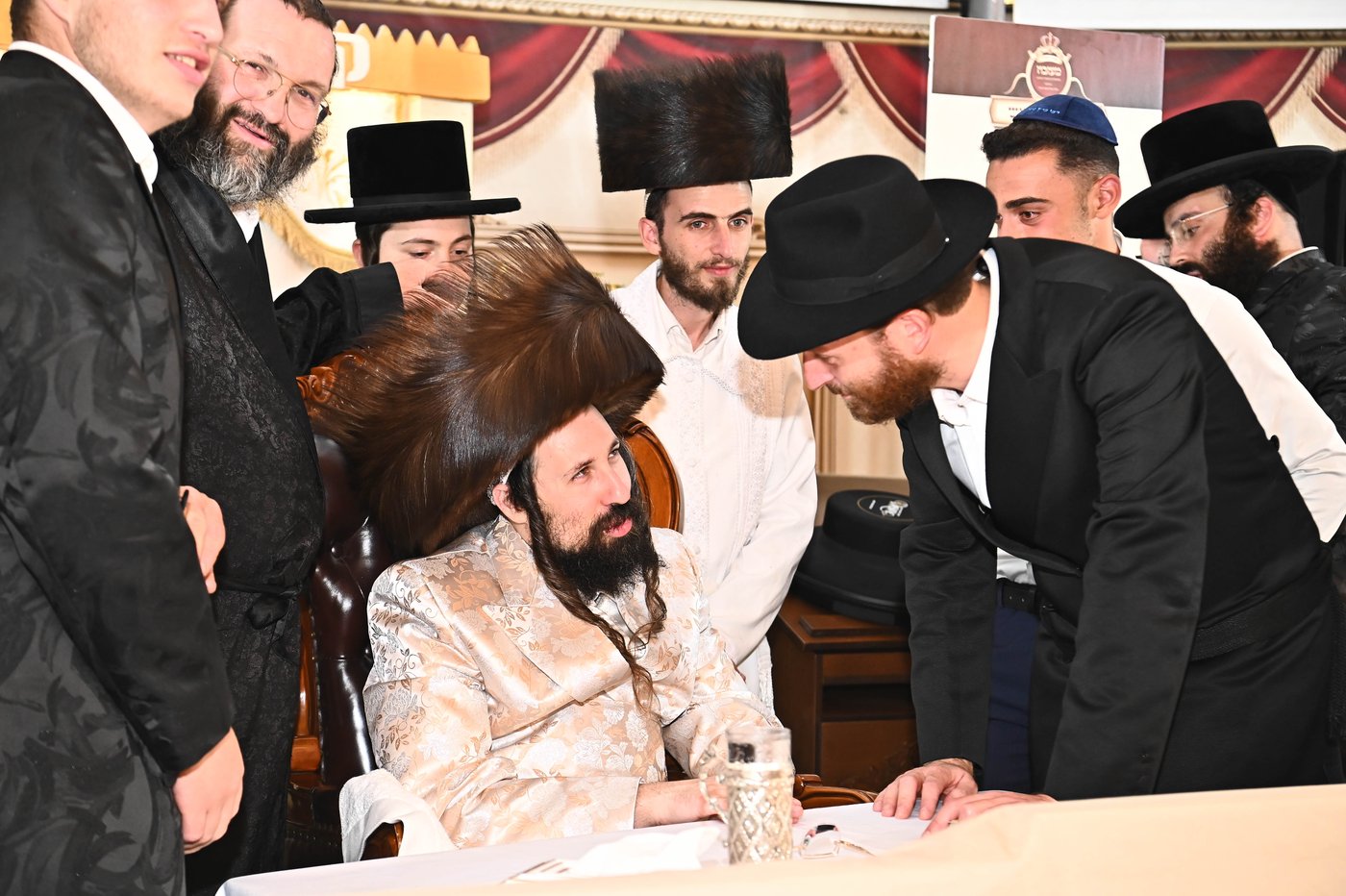 מוצאי ראש השנה בחצה"ק מעז'בוז