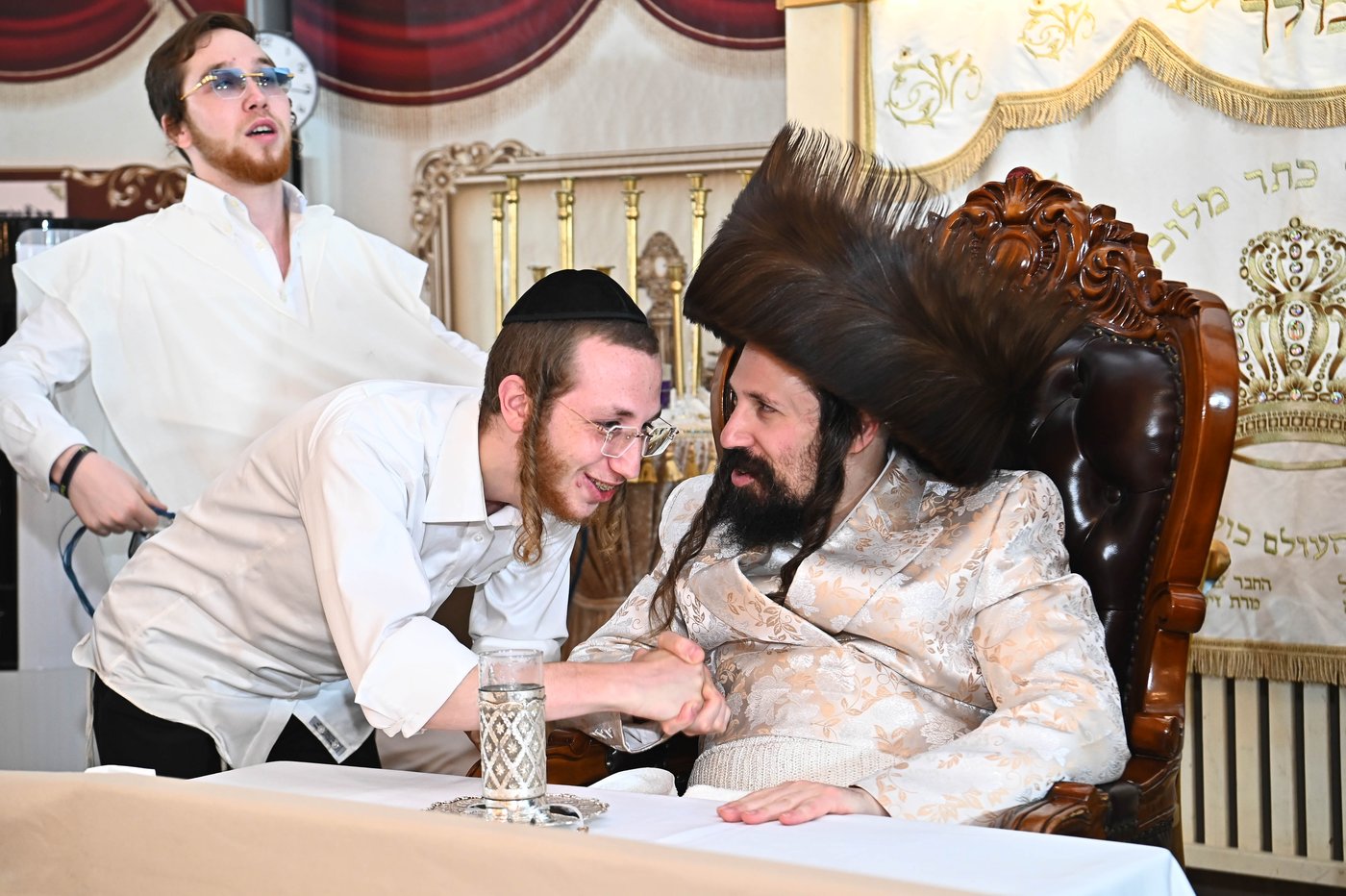 מוצאי ראש השנה בחצה"ק מעז'בוז