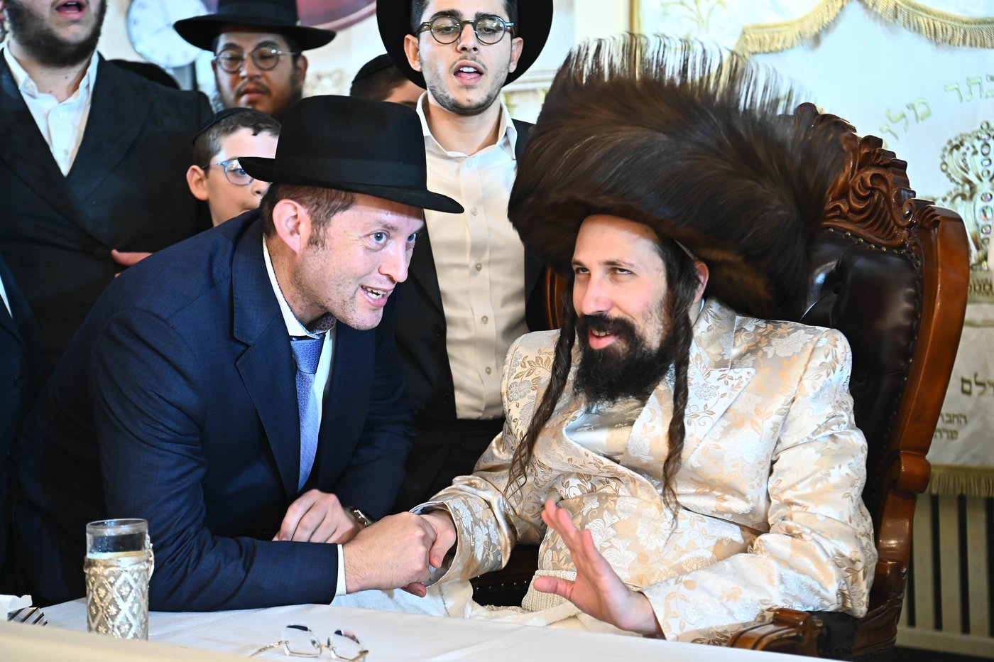 מוצאי ראש השנה בחצה"ק מעז'בוז