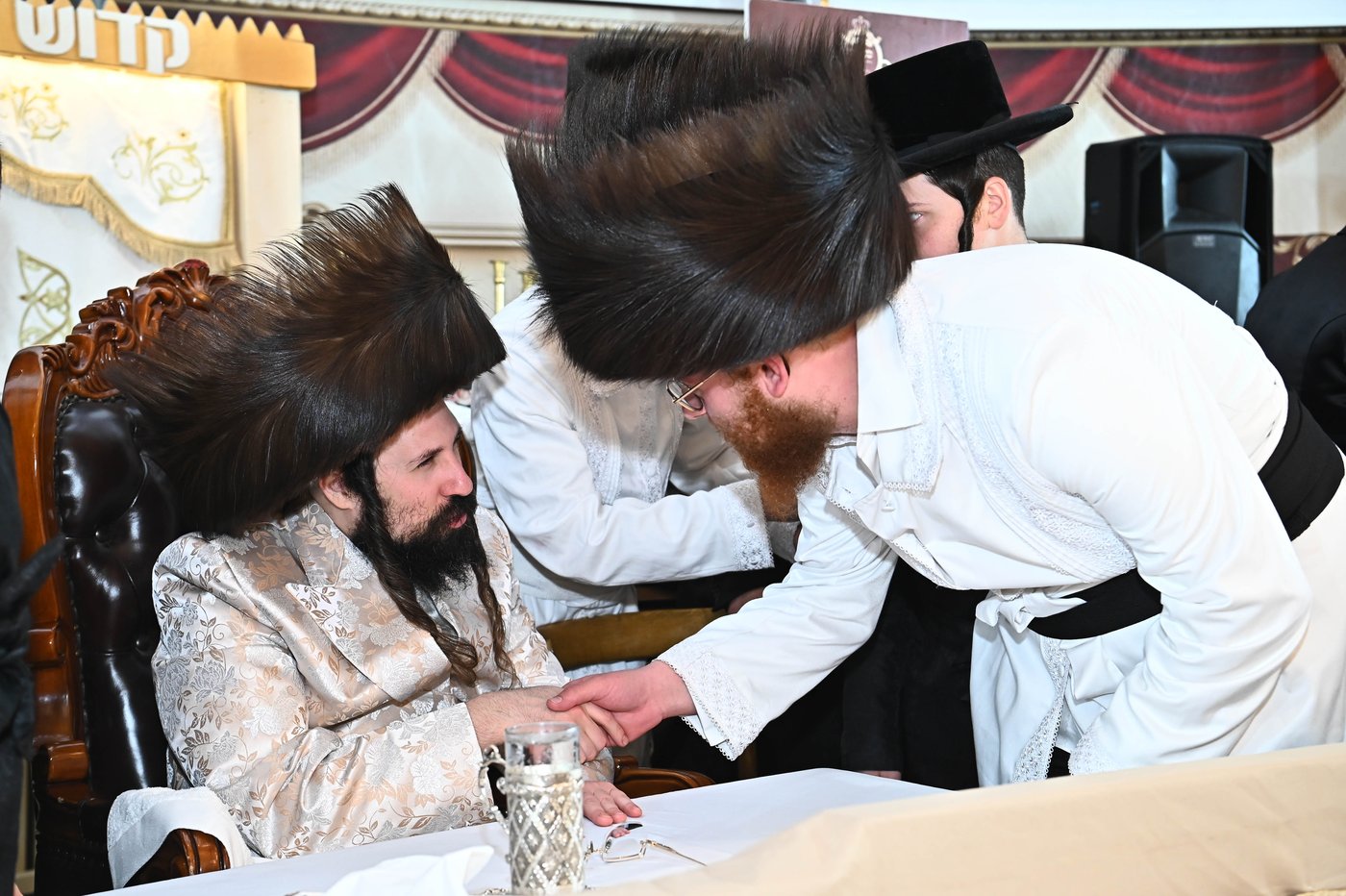 מוצאי ראש השנה בחצה"ק מעז'בוז
