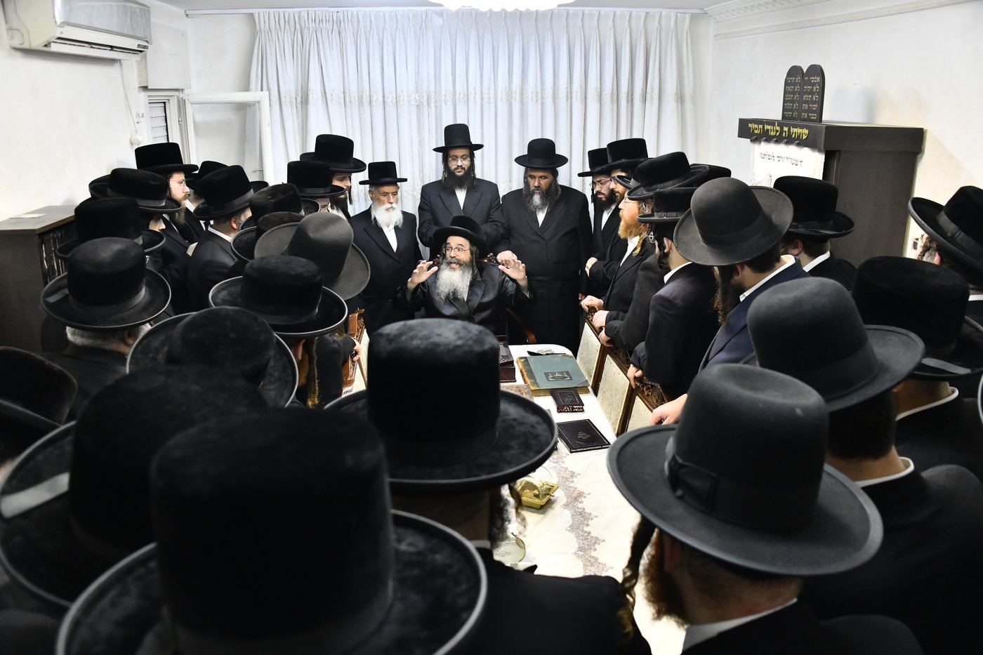 אברכי כולל "דעת משה" אצל האדמו"ר מתולדות משה