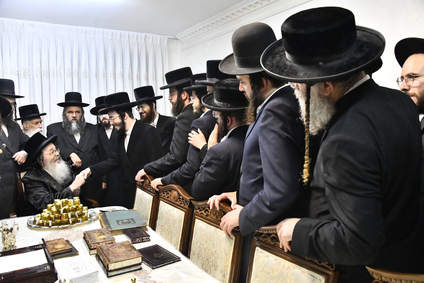אברכי כולל "דעת משה" אצל האדמו"ר מתולדות משה