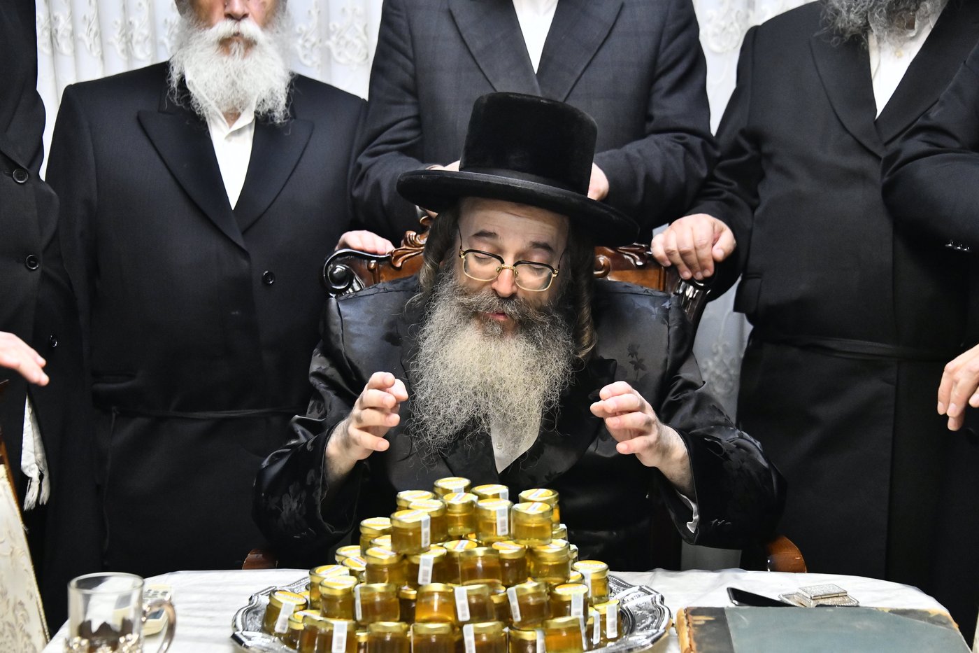 אברכי כולל "דעת משה" אצל האדמו"ר מתולדות משה