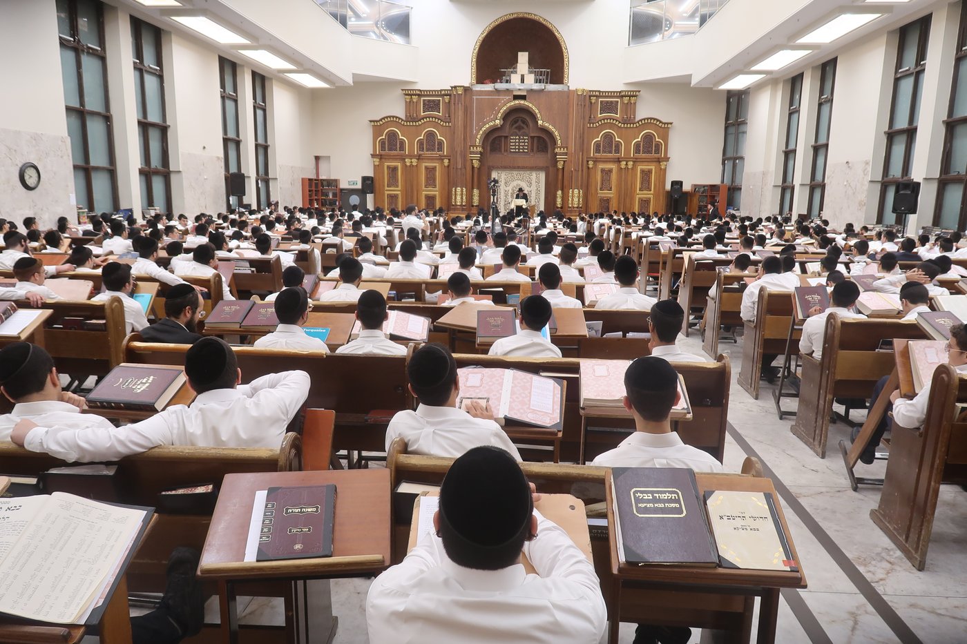 הגרמ"ה הירש בשיחה בישיבת 'משכנות התורה'