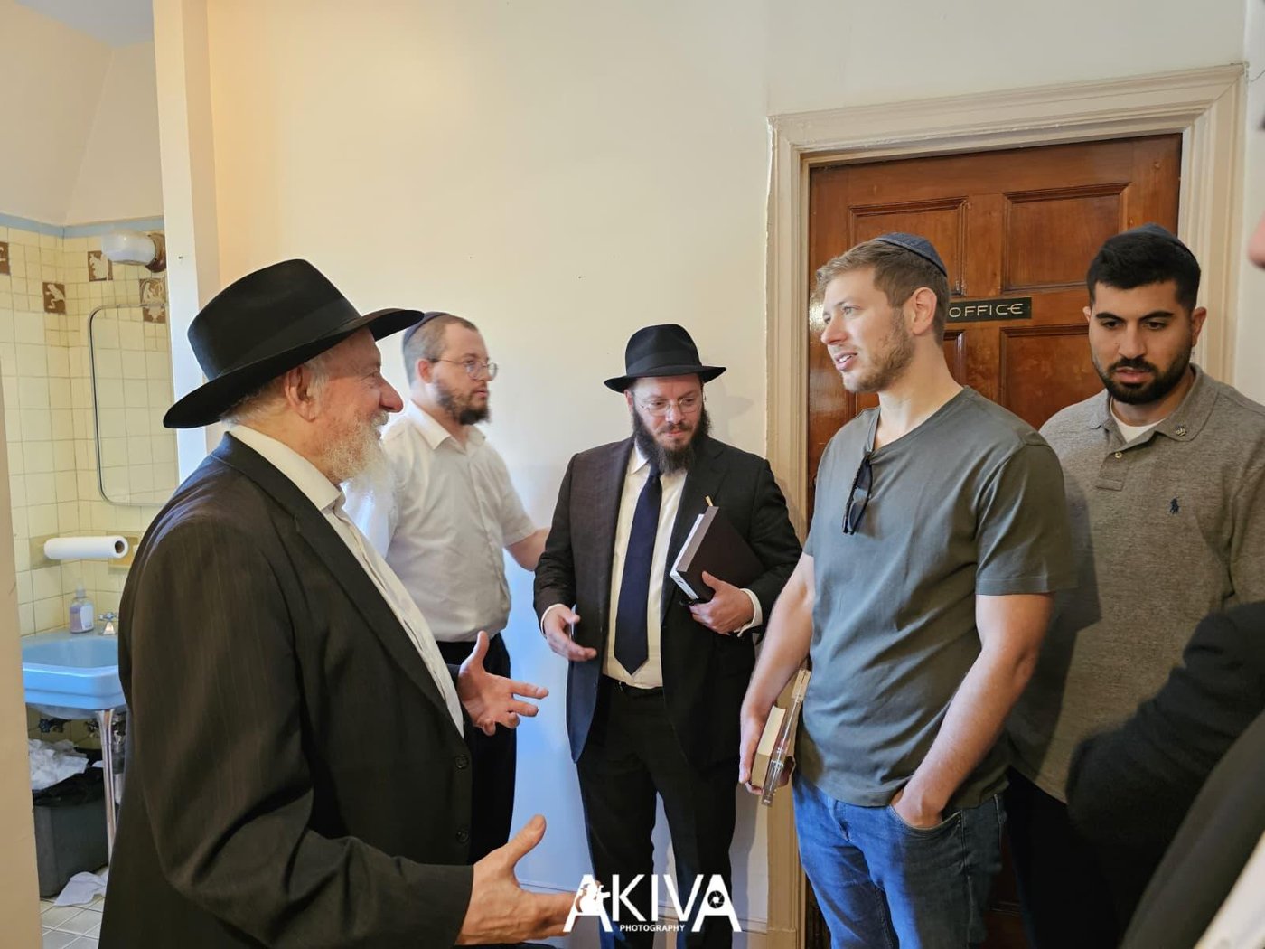 יאיר נתניהו בביקור במרכז העולמי של חסידות חב”ד