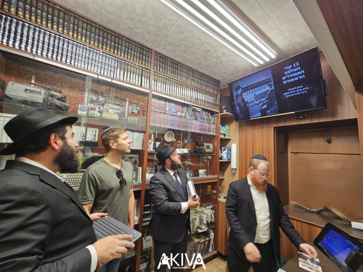 יאיר נתניהו בביקור במרכז העולמי של חסידות חב”ד