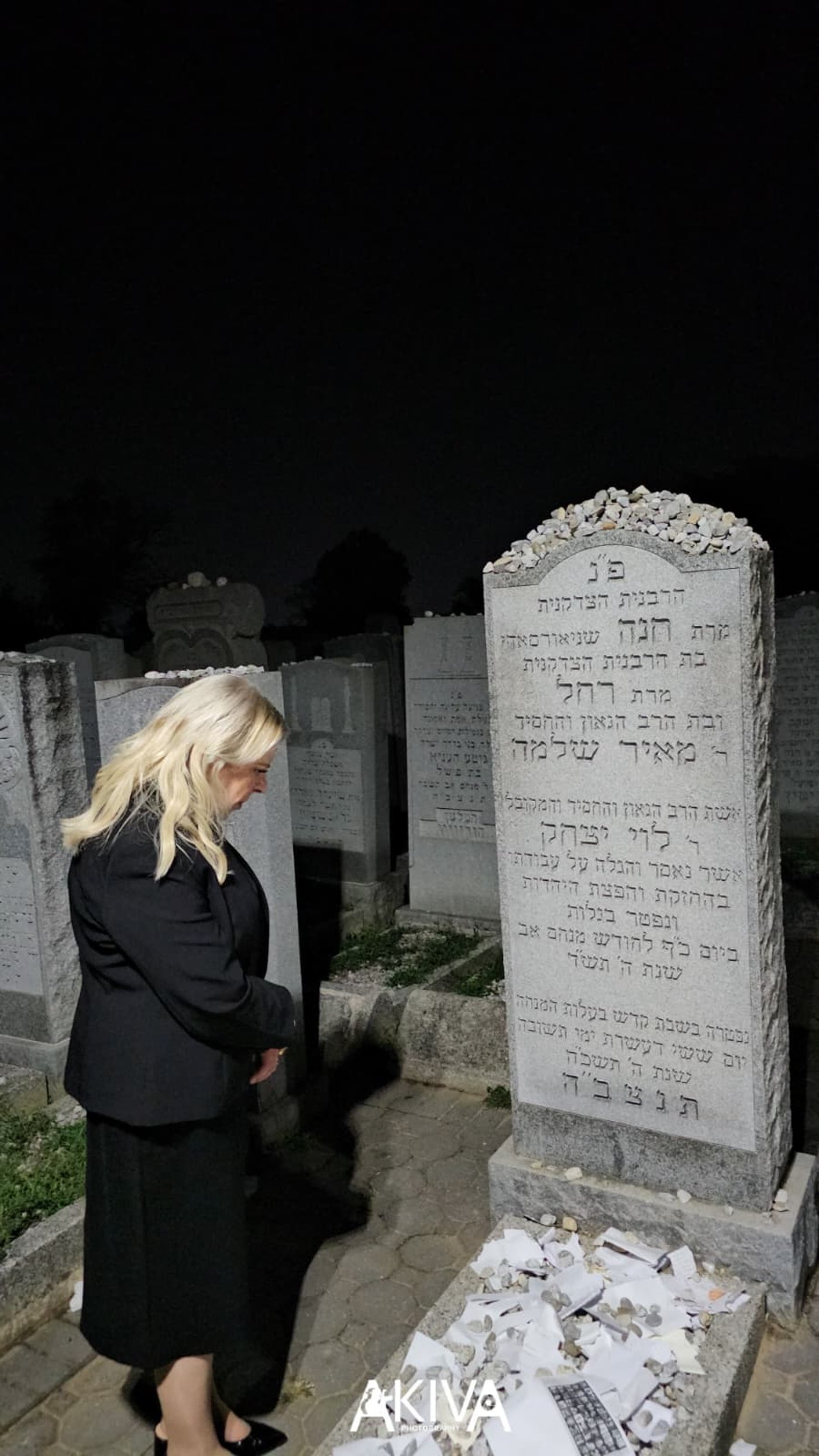 ערב הפגישה הגורלית עם טראמפ: שרה נתניהו נשאה תפילה באוהל הרבי מחב"ד