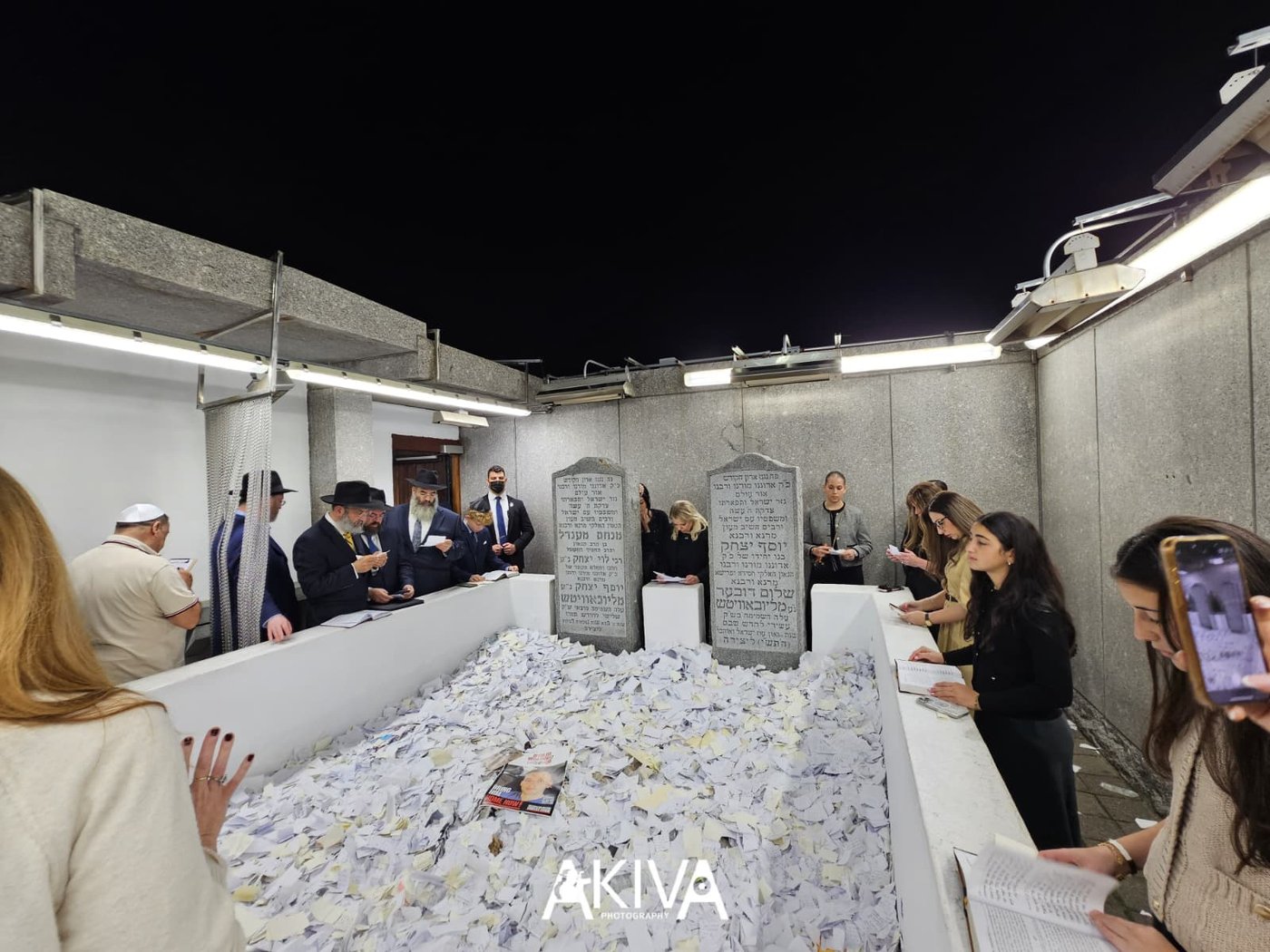 ערב הפגישה הגורלית עם טראמפ: שרה נתניהו נשאה תפילה באוהל הרבי מחב"ד