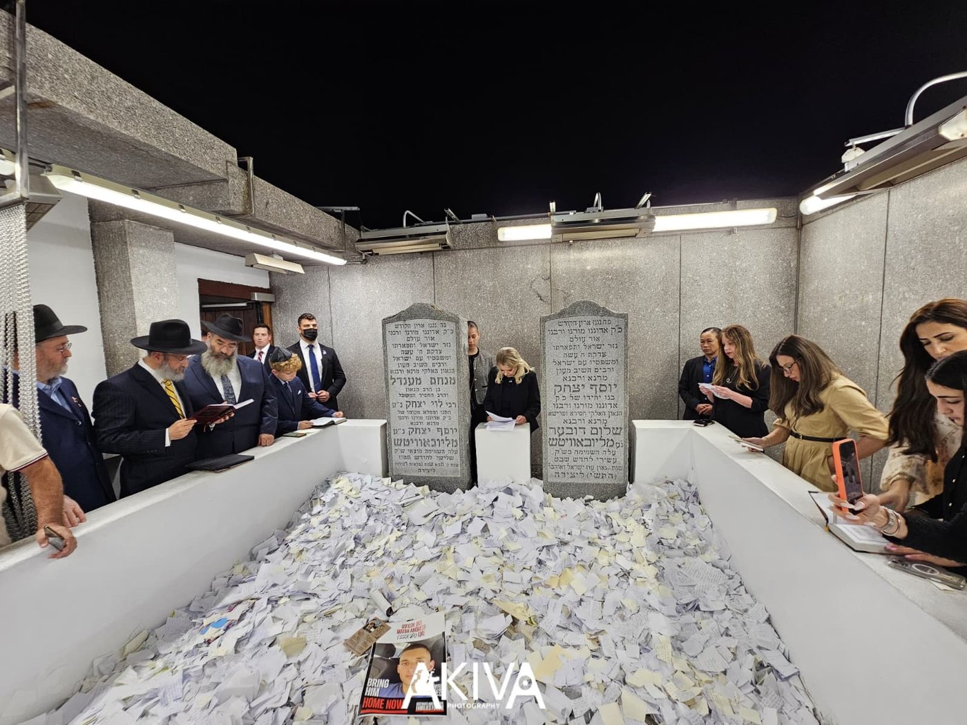 ערב הפגישה הגורלית עם טראמפ: שרה נתניהו נשאה תפילה באוהל הרבי מחב"ד
