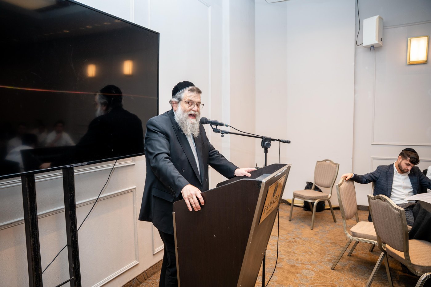 הגר"ע המניק