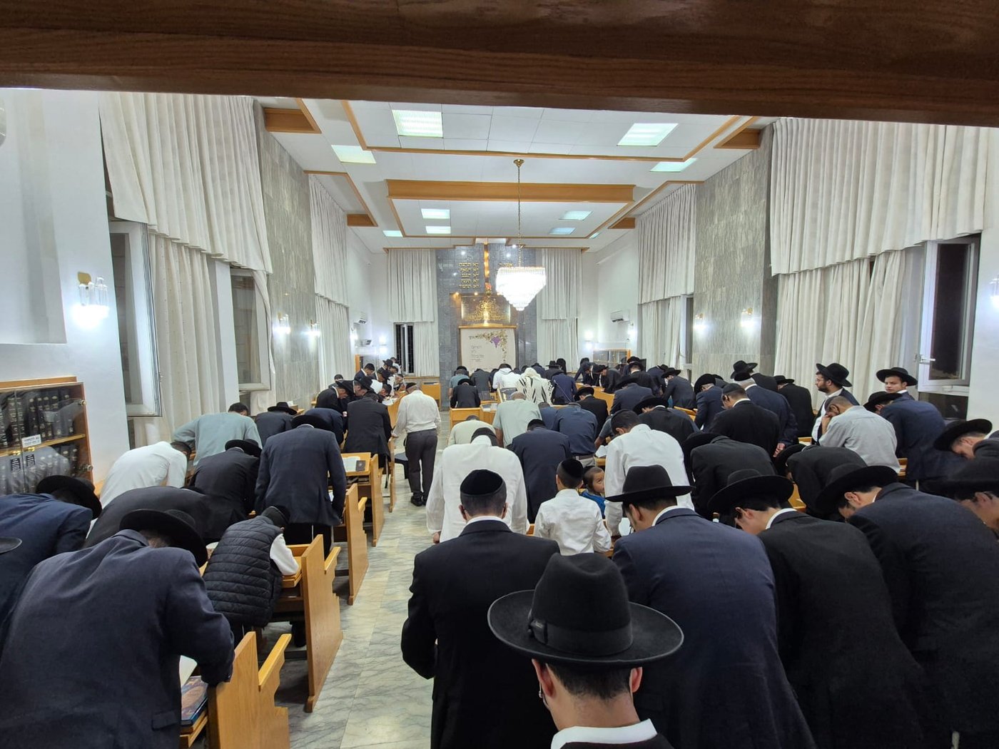 סליחות בבית הכנסת 'מסילת ישרים'